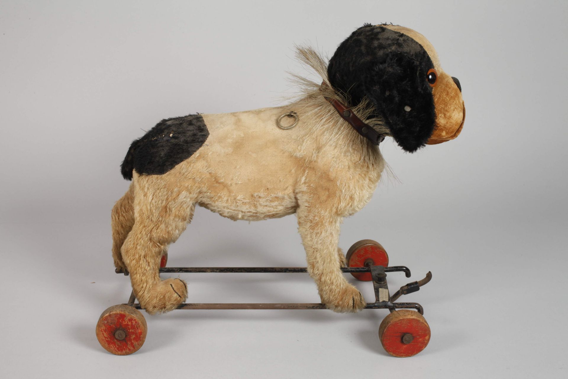 Steiff dog "Bully" on wheels - Image 5 of 10