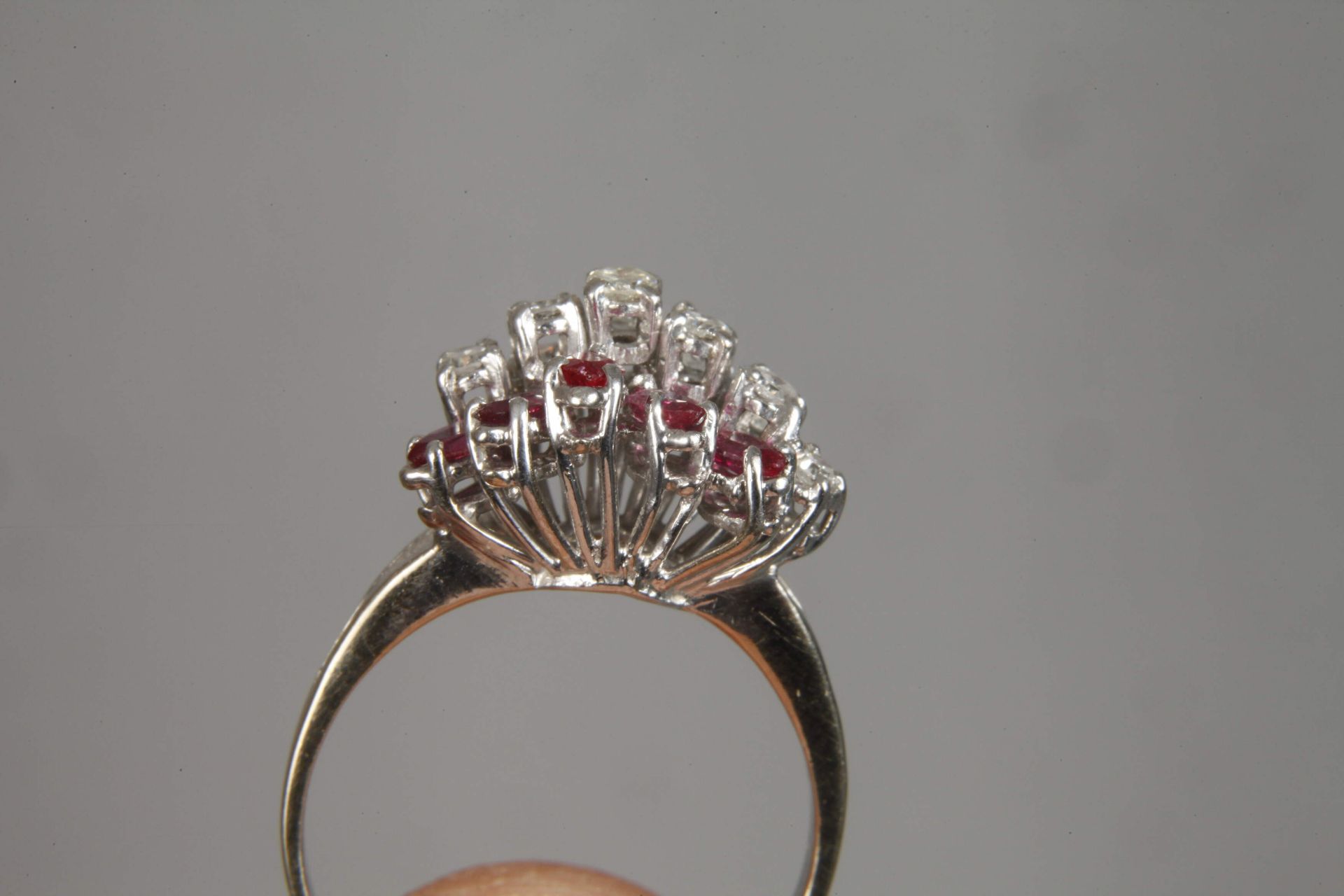 Lady's ring with rubies and brilliant-cut diamonds - Image 4 of 4