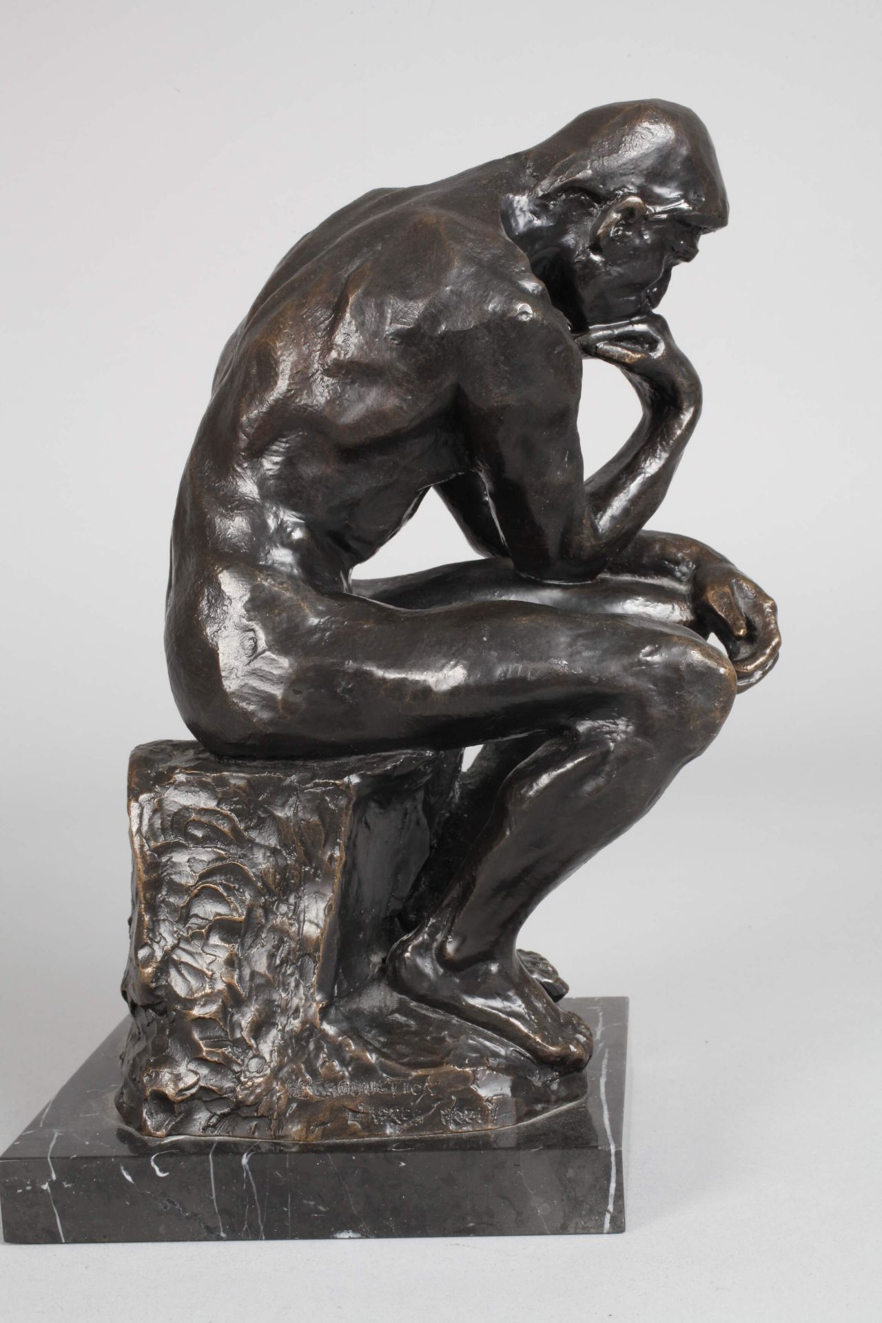 Bronzefigur "Der Denker" - Bild 4 aus 7