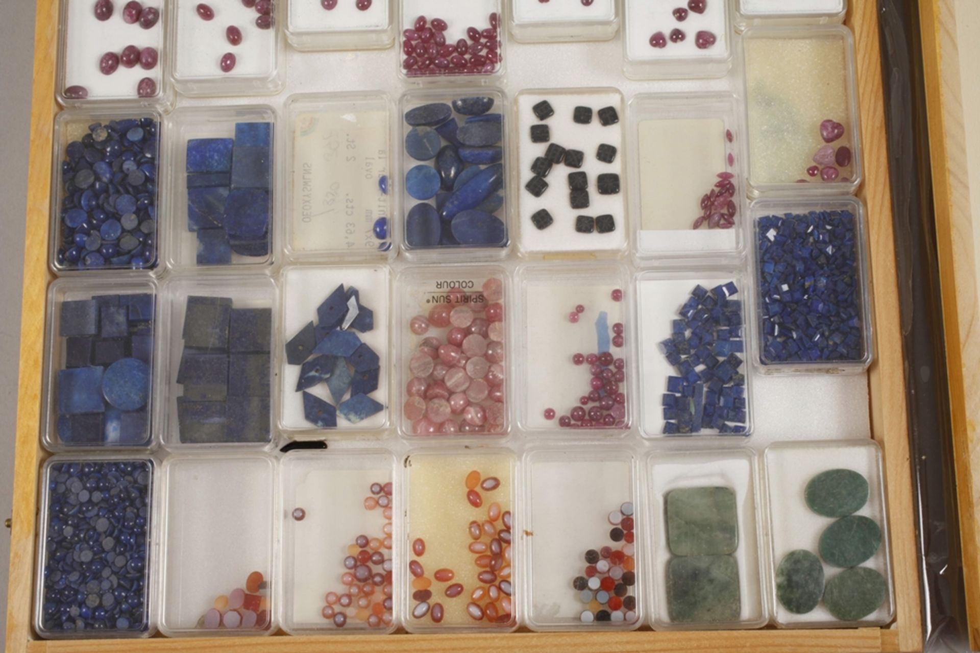 Large collection of gemstones - Image 2 of 3