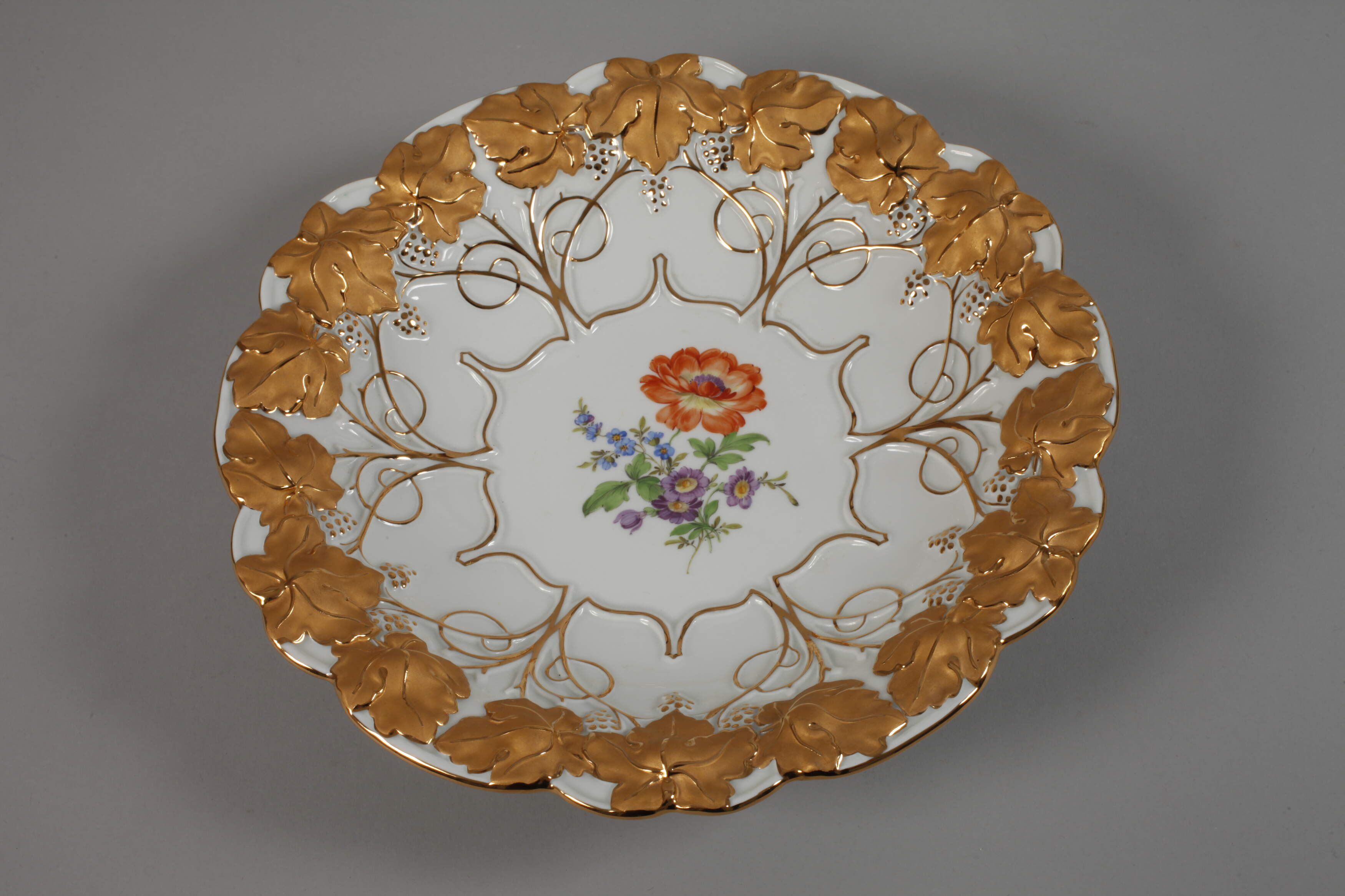 Meissen ceremonial bowl "Blume 3" - Image 2 of 3