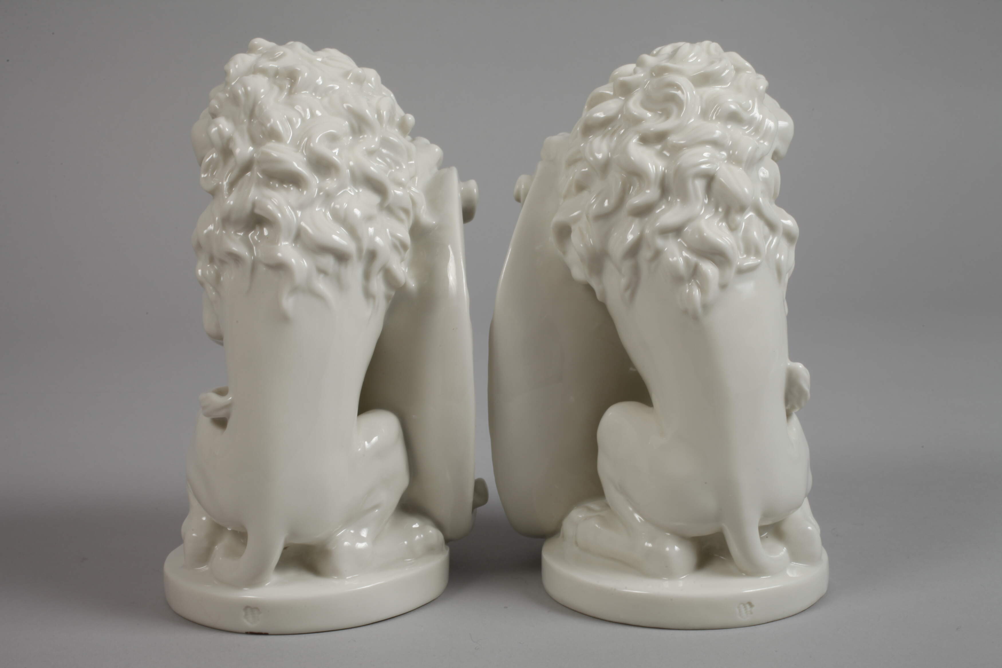 Nymphenburg pair "Lion with (Bavarian) coat of arms" - Image 4 of 5