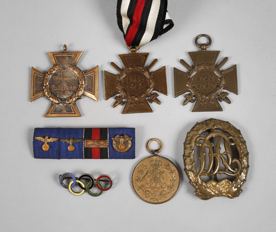 A collection of 1st and 2nd world war medals