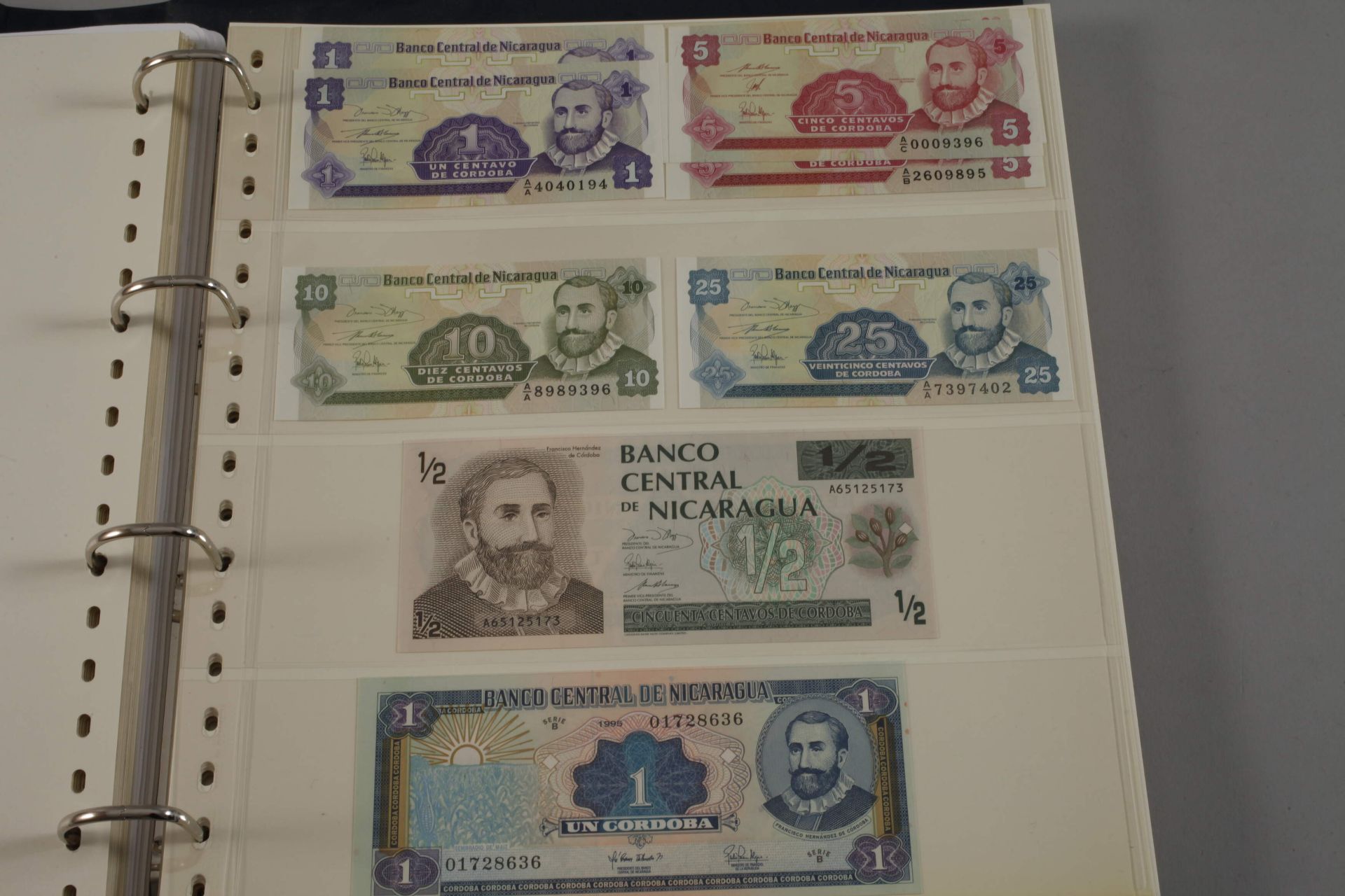 Collection of banknotes - Image 8 of 11