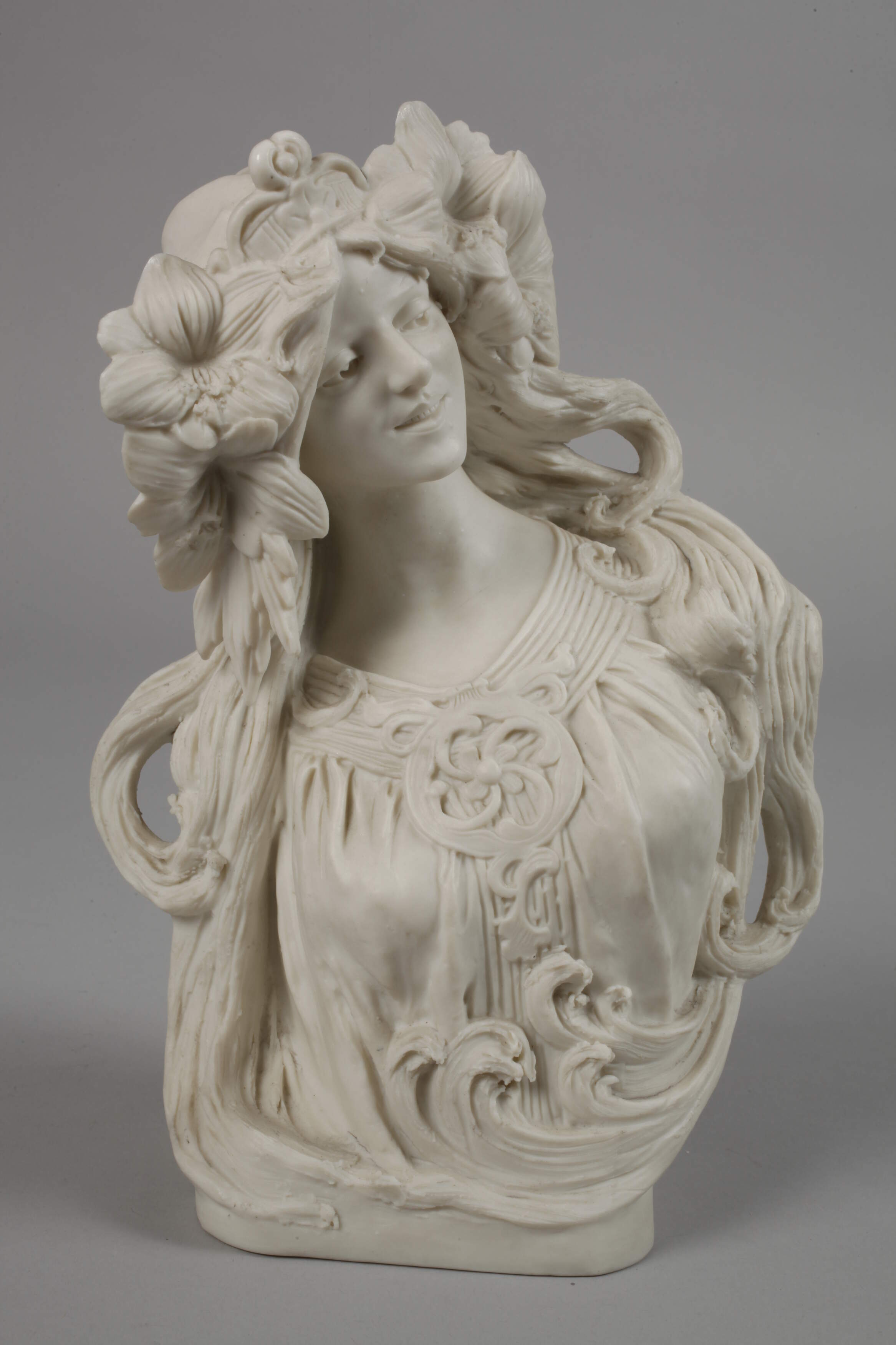 Bohemian Art Nouveau bust of a girlRoyal Dux Bohemian Art Nouveau bust of a girl - Image 2 of 4