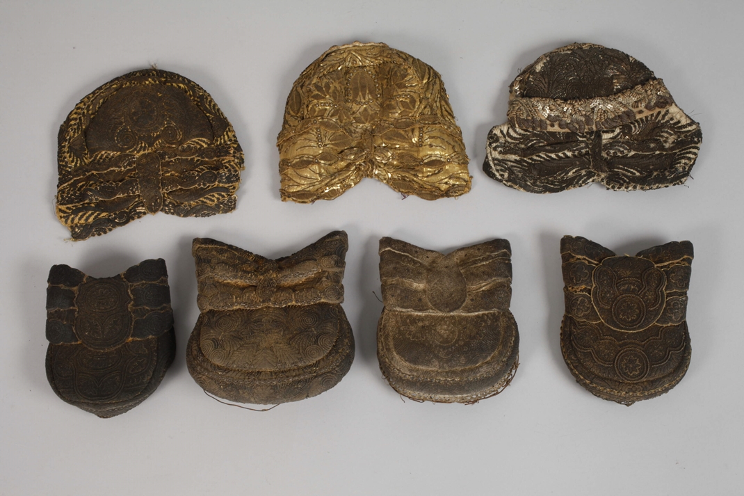 Collection of silver and gold bonnets - Image 3 of 7