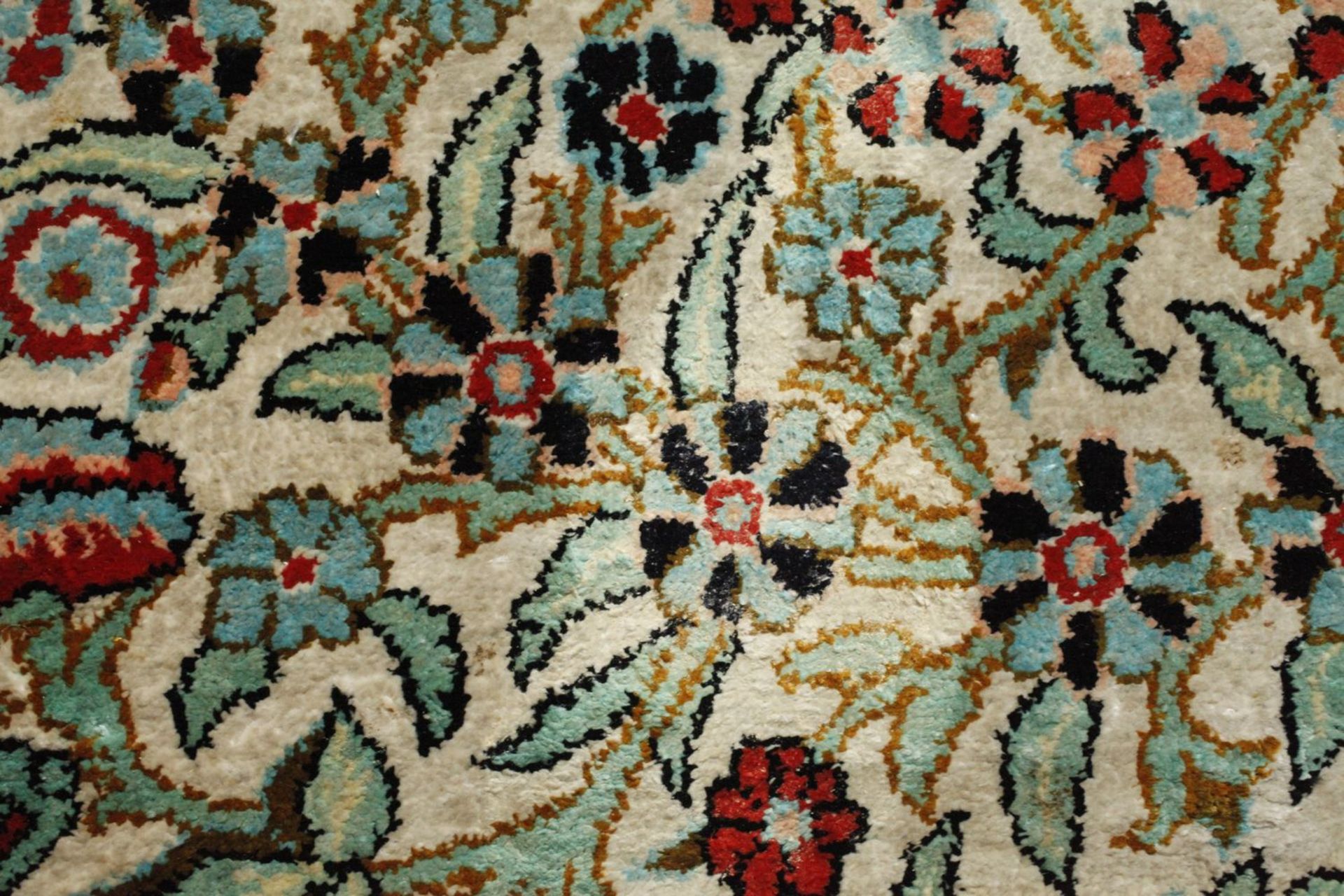 Silk carpet - Image 7 of 14