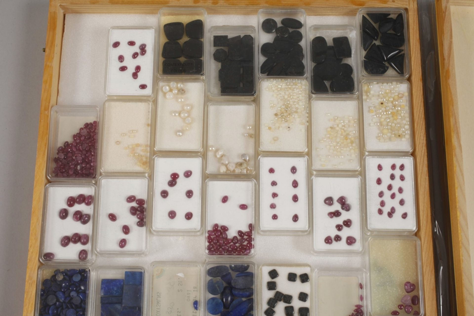 Large collection of gemstones - Image 3 of 3