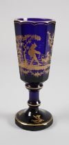 Pokal Kobaltglas mit radierter Goldmalerei