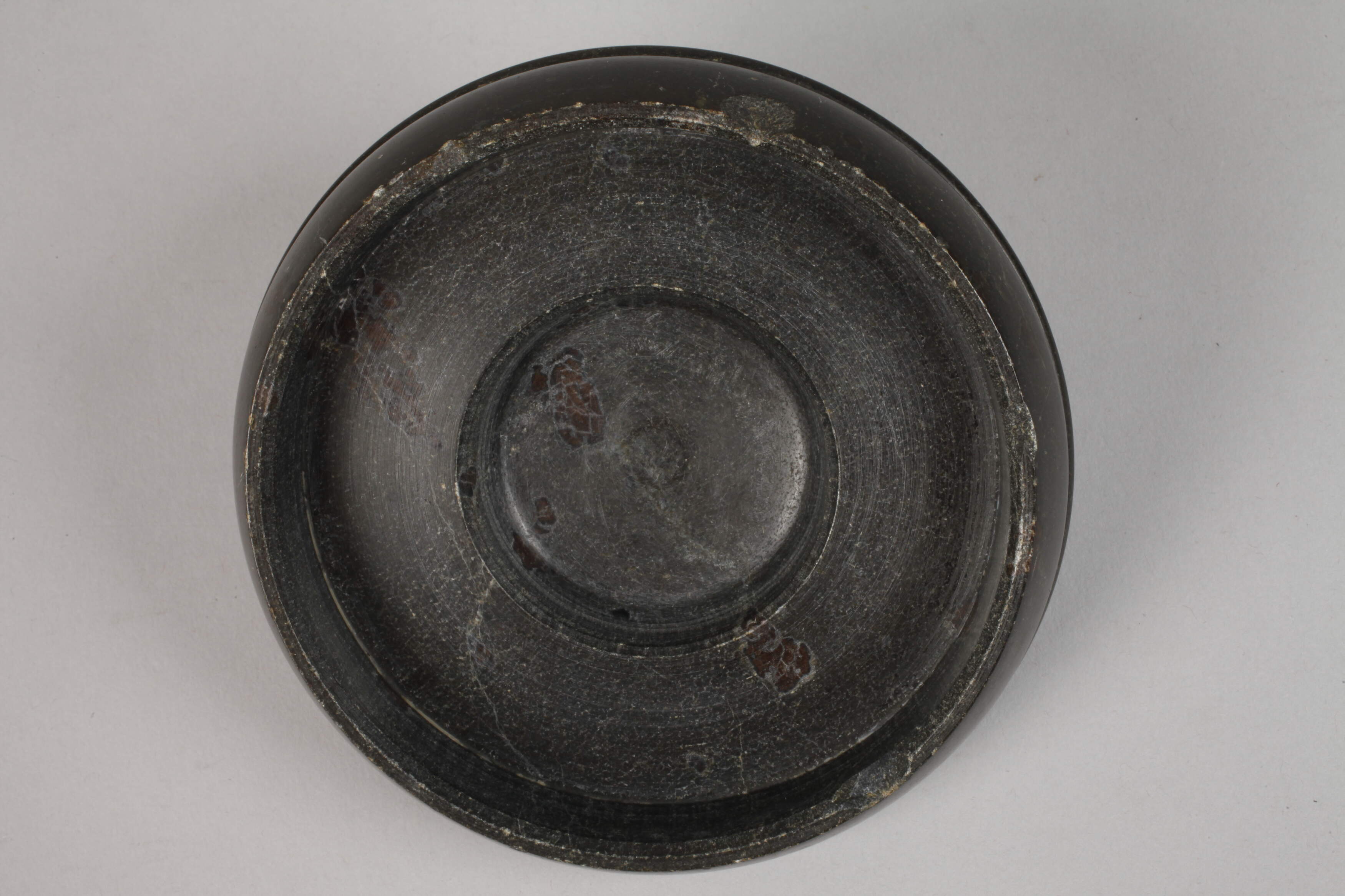 Lidded serpentine box - Image 4 of 4