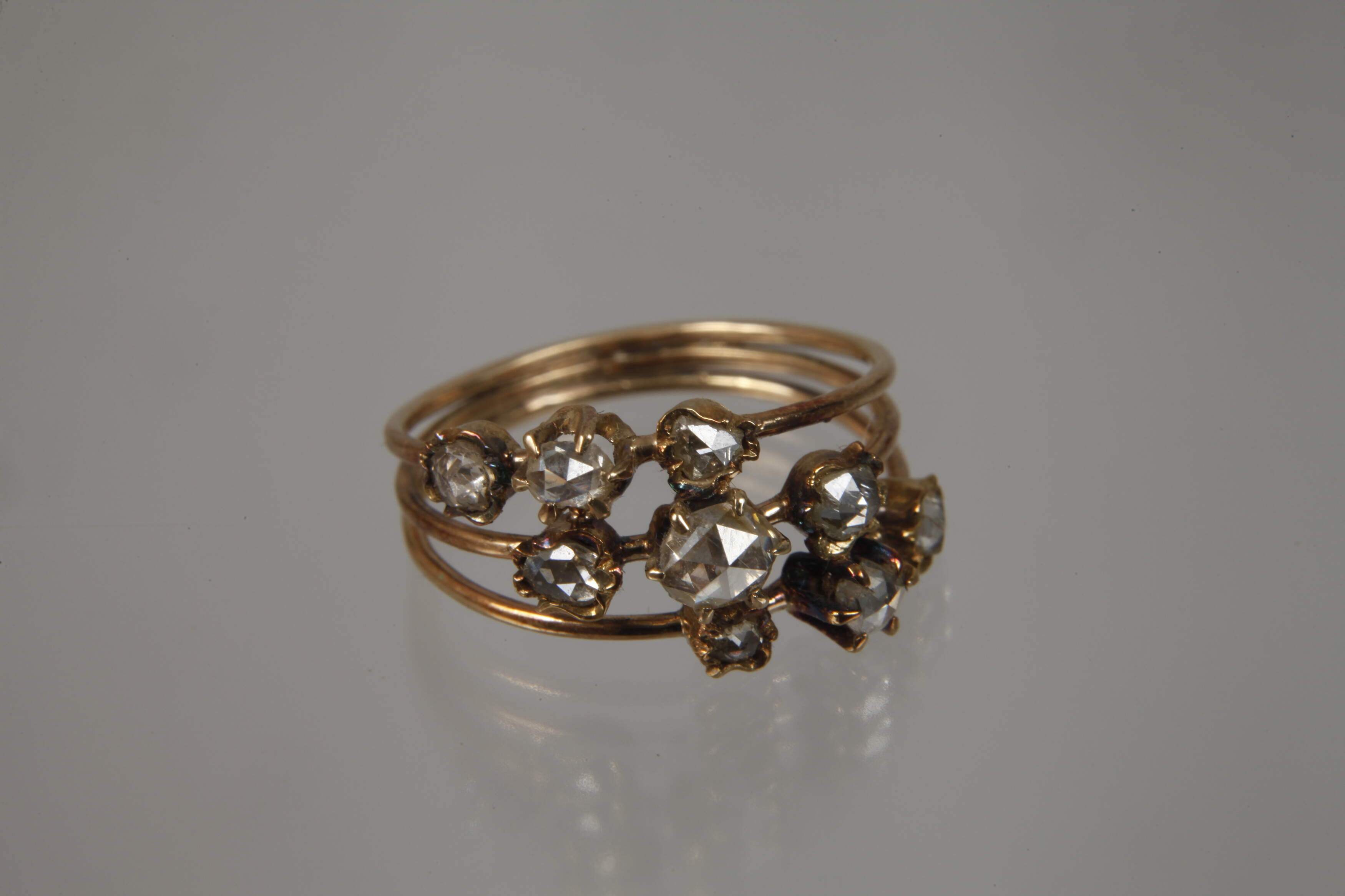 Historic ring with diamond roses - Image 3 of 5