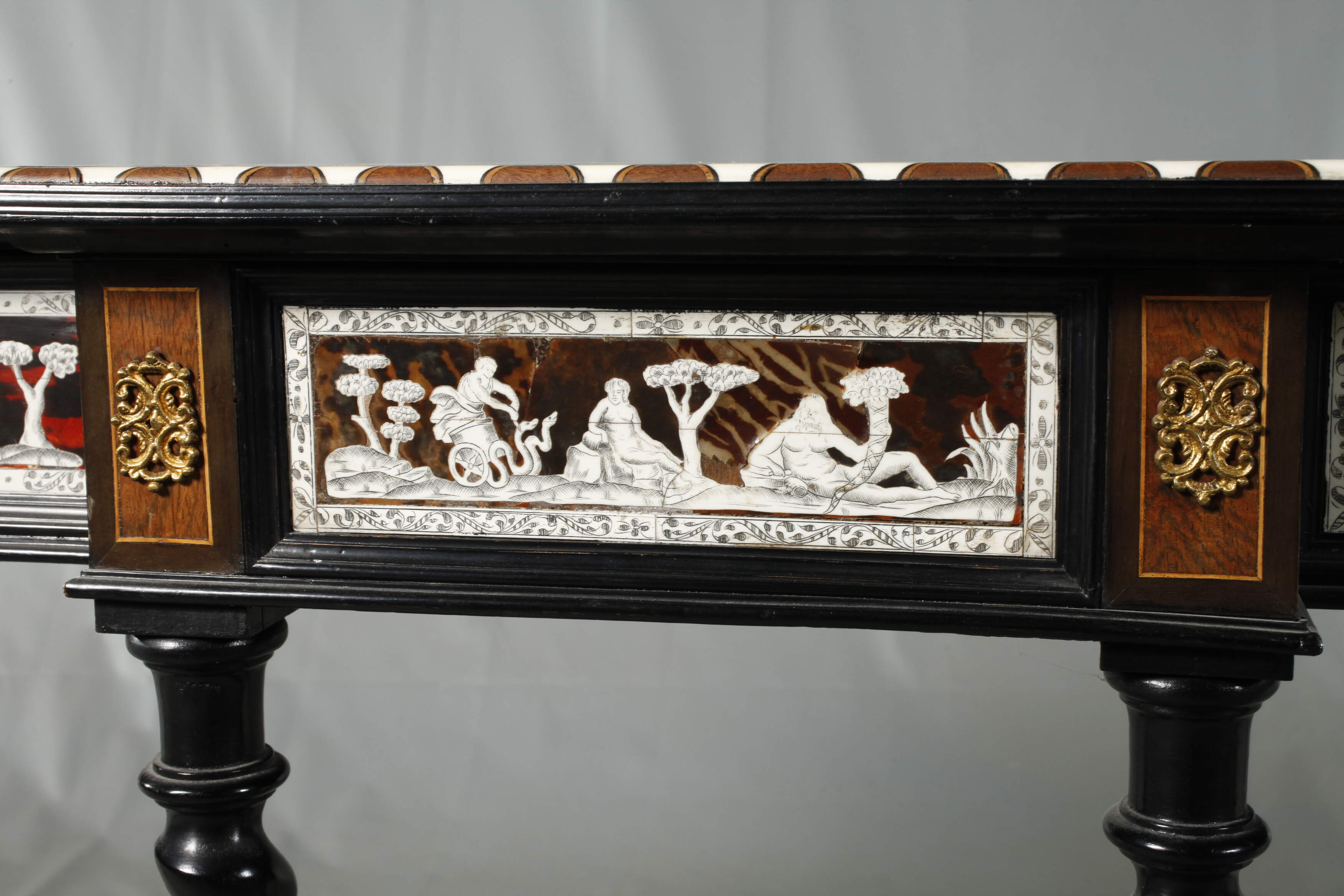 Fine cabinet in the Renaissance style - Image 14 of 18