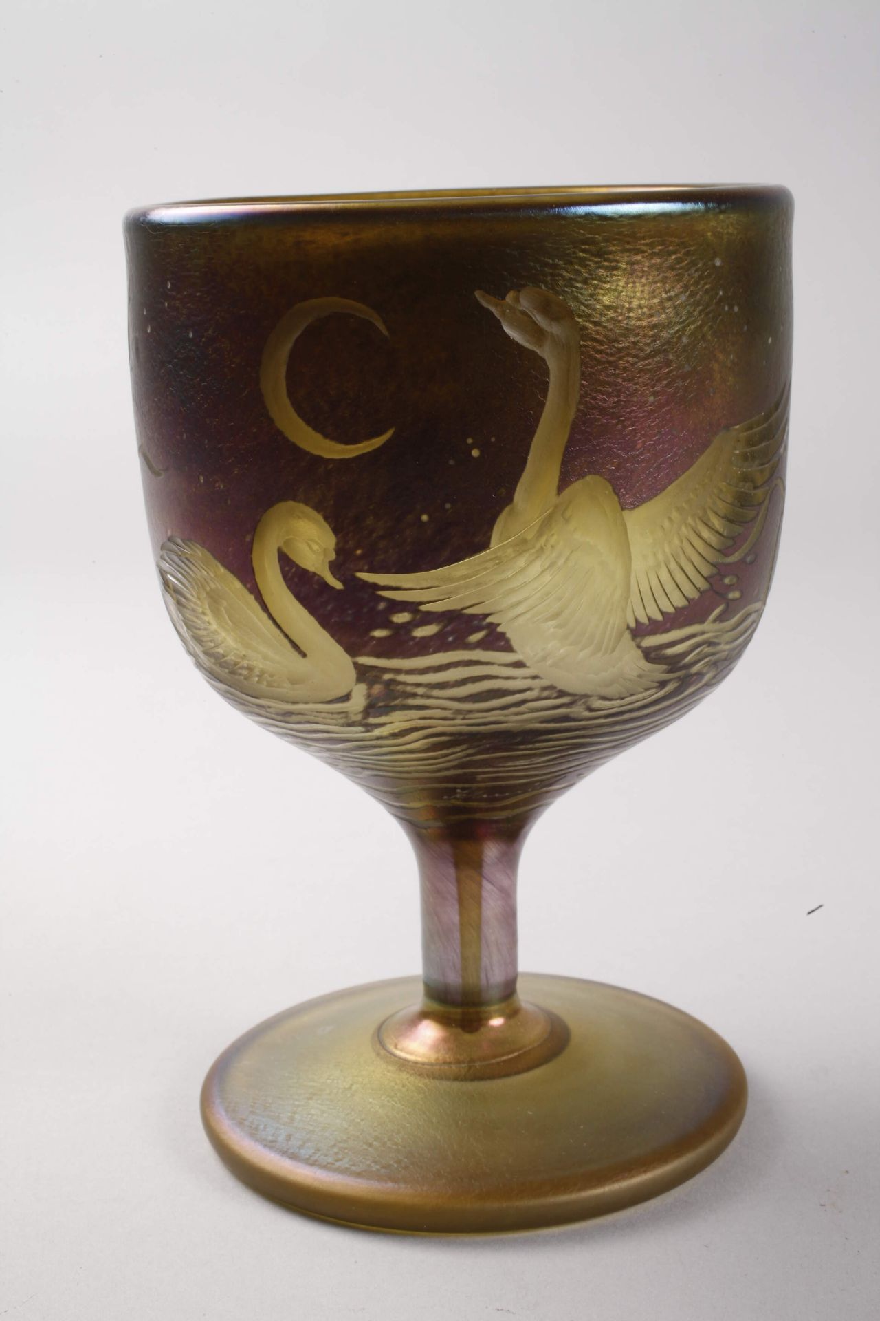 Goblet glass with swan motifsSchmid-Jacquet Goblet glass with swan motifs - Image 2 of 6