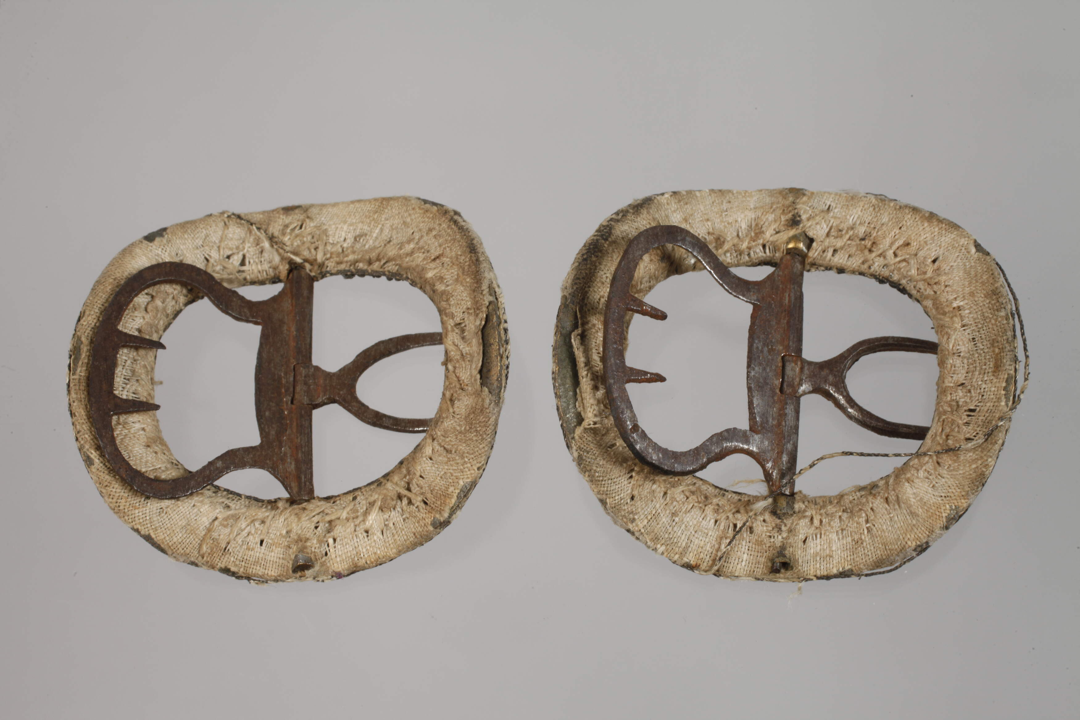 Pair of baroque shoe buckles in case - Image 2 of 3