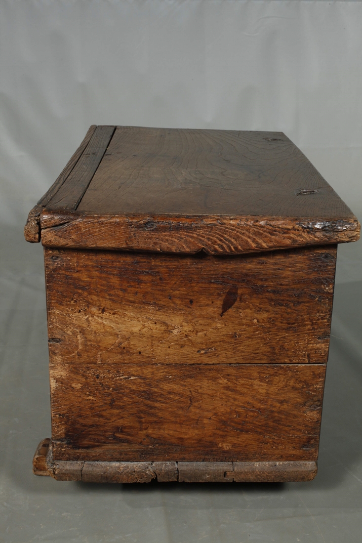 Small Gothic chest - Image 5 of 7