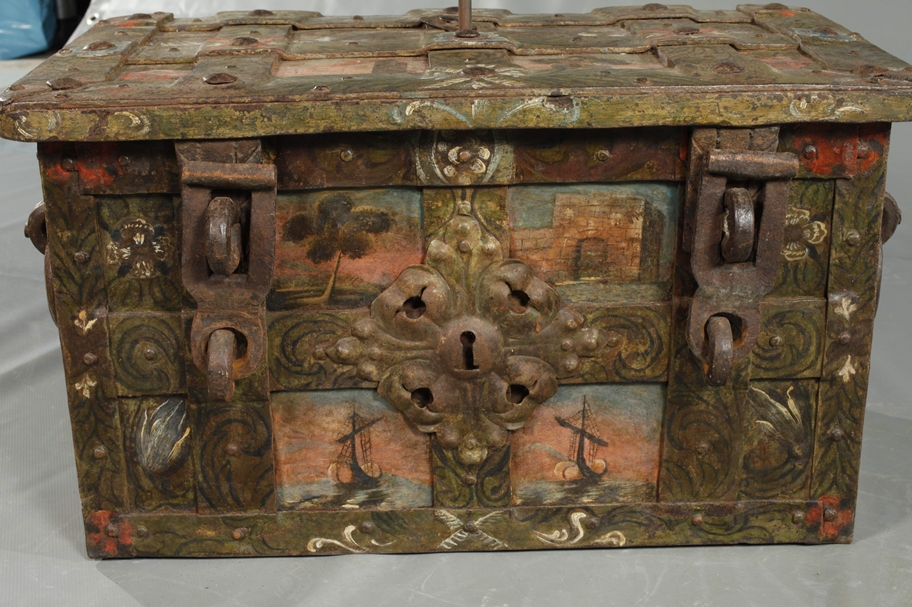 Painted iron chest - Image 2 of 9