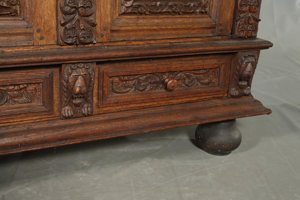 Renaissance-style top cupboard - Image 4 of 12