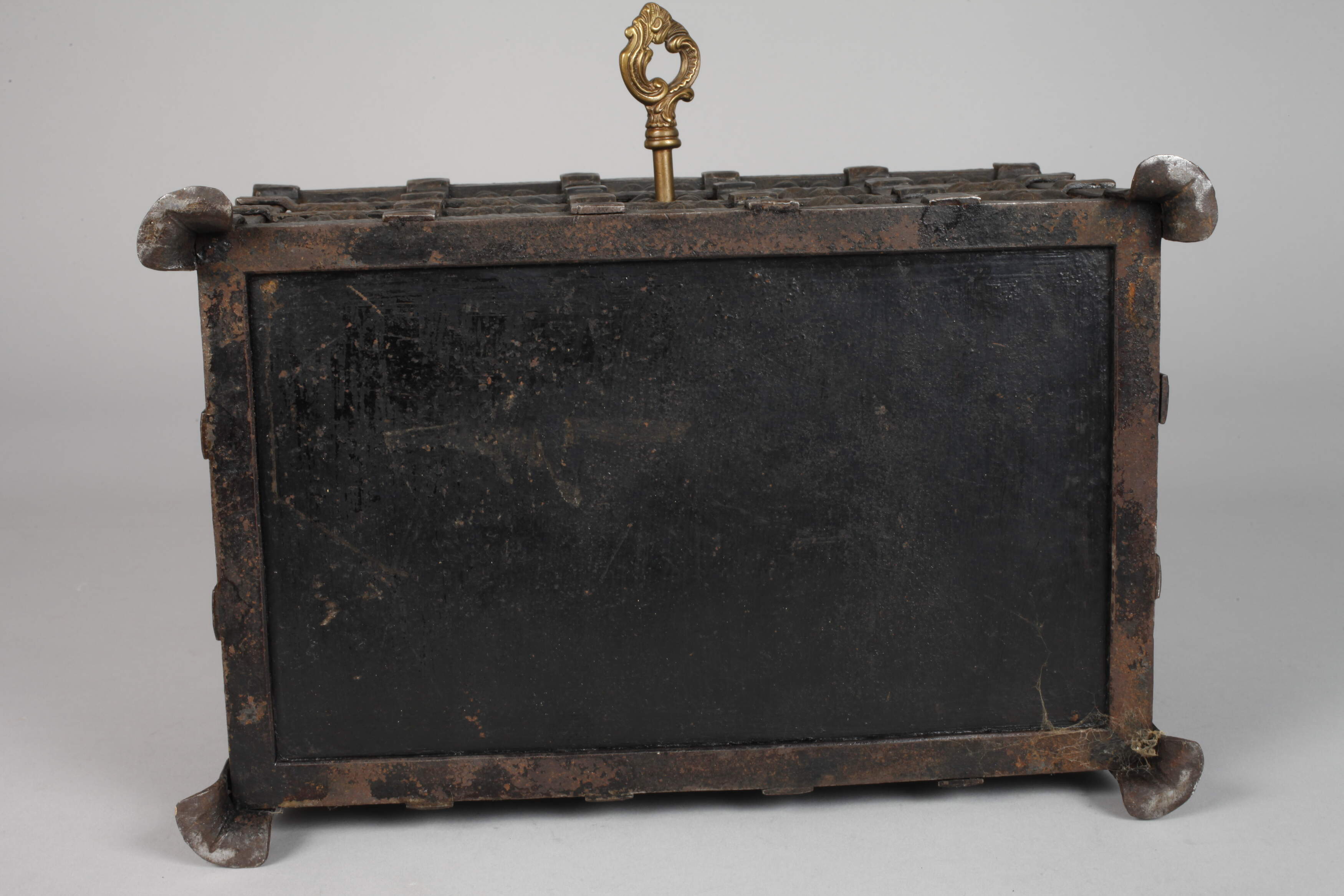 Small iron casket - Image 5 of 7