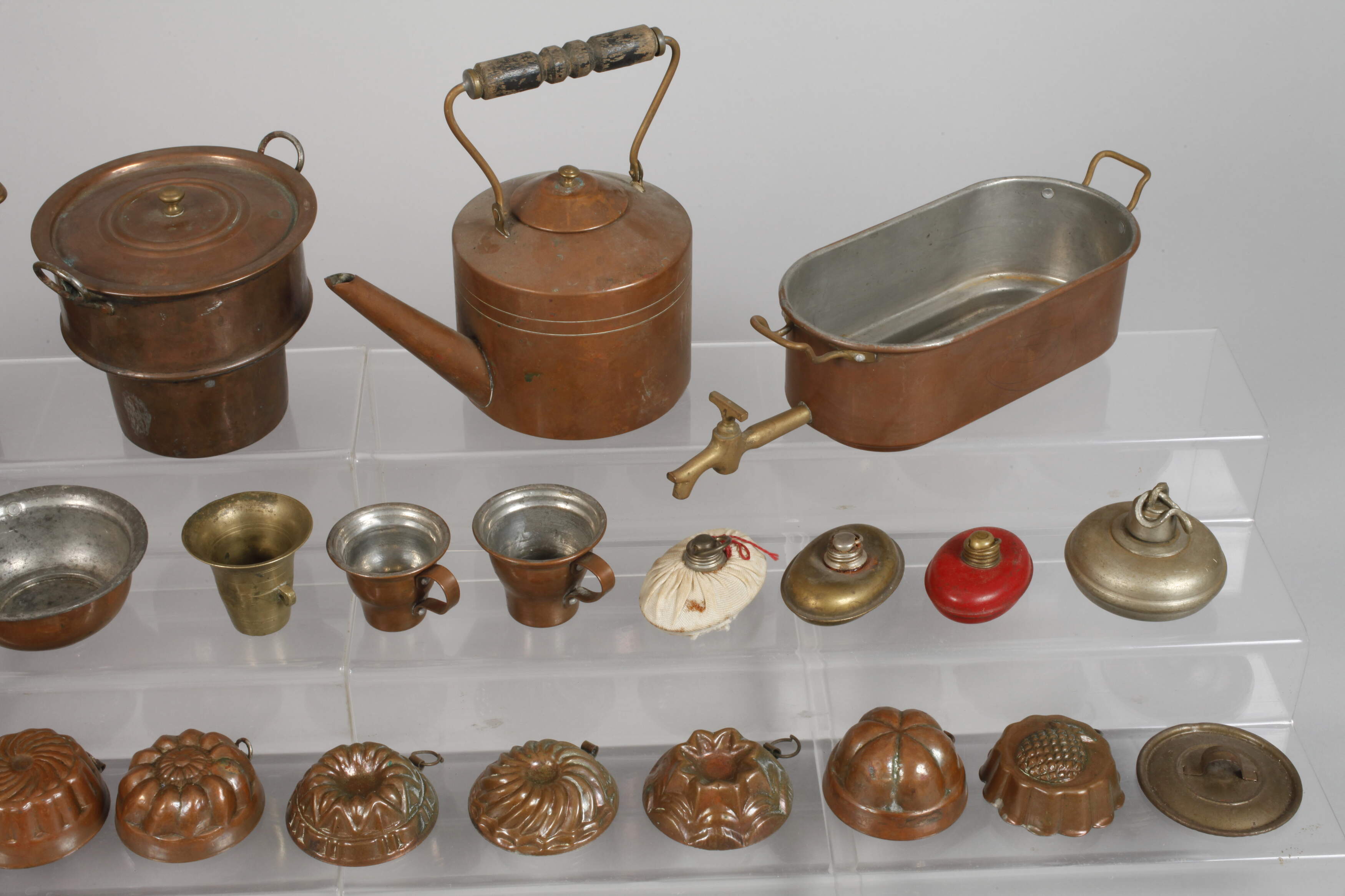 Large collection of copper crockery for the doll's kitchen - Image 3 of 3