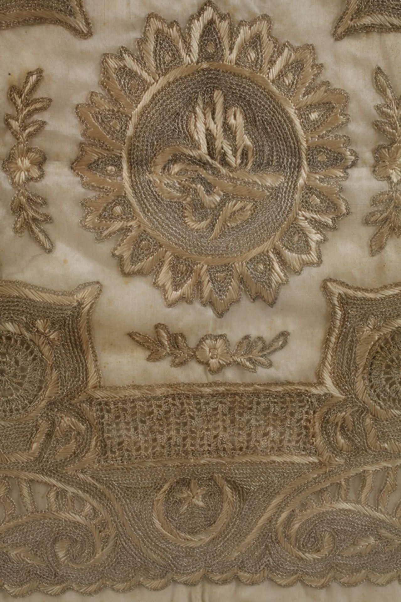 Decorative blanket with embroidery - Image 3 of 3