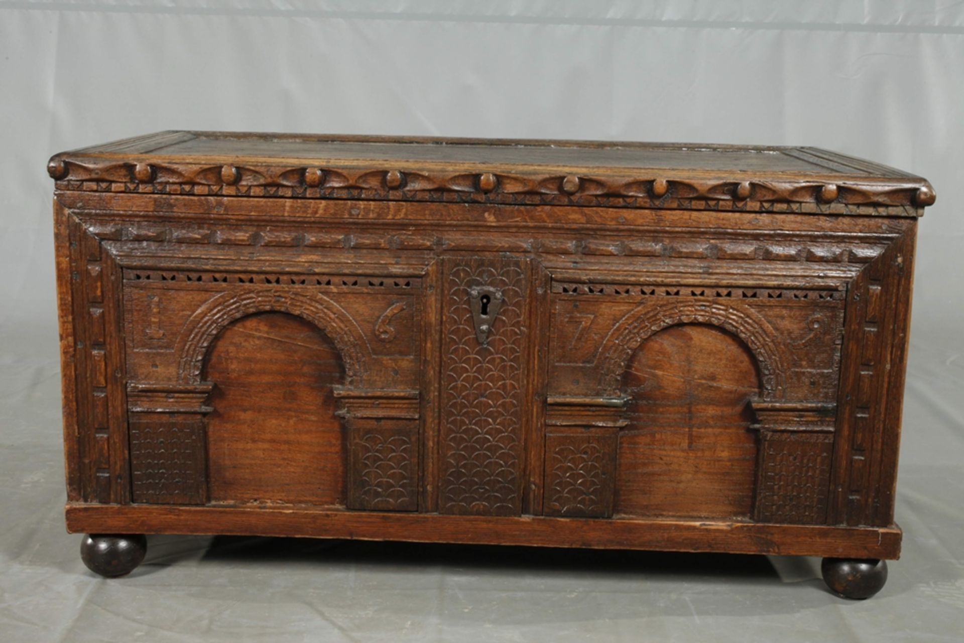 Small flat-lidded chest, late Renaissance - Image 2 of 6