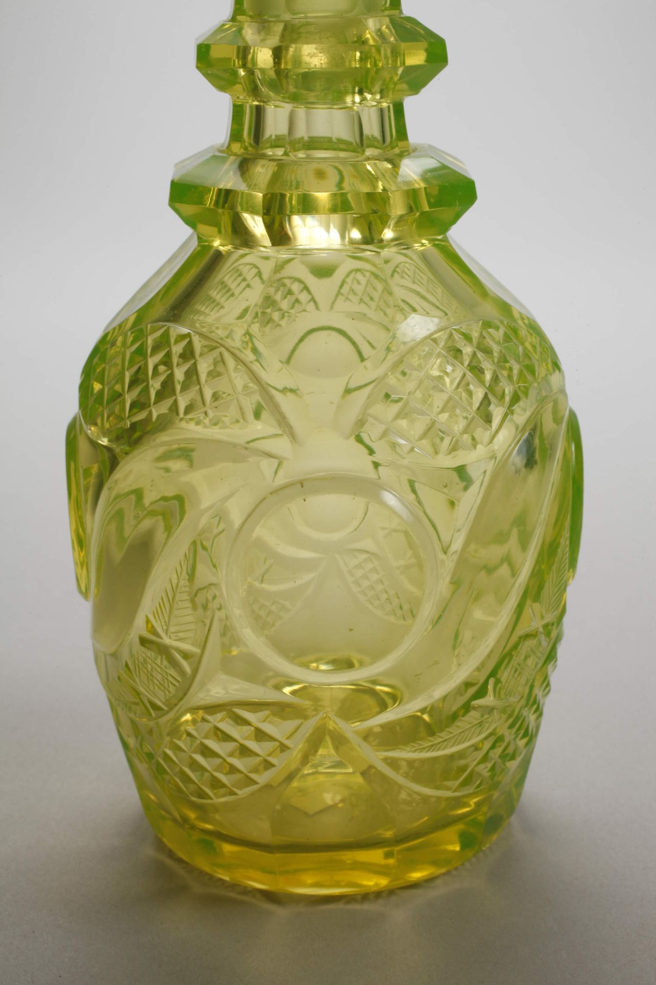 Uranium glass flacon - Image 3 of 3