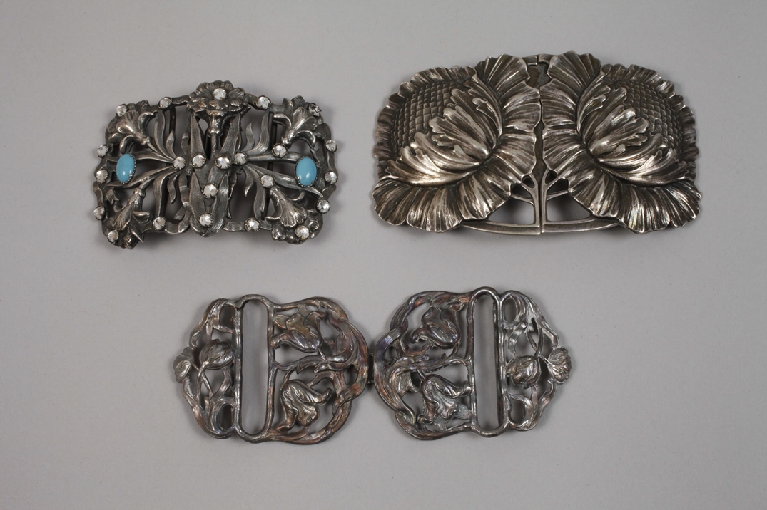 A collection of belt buckles - Image 2 of 3