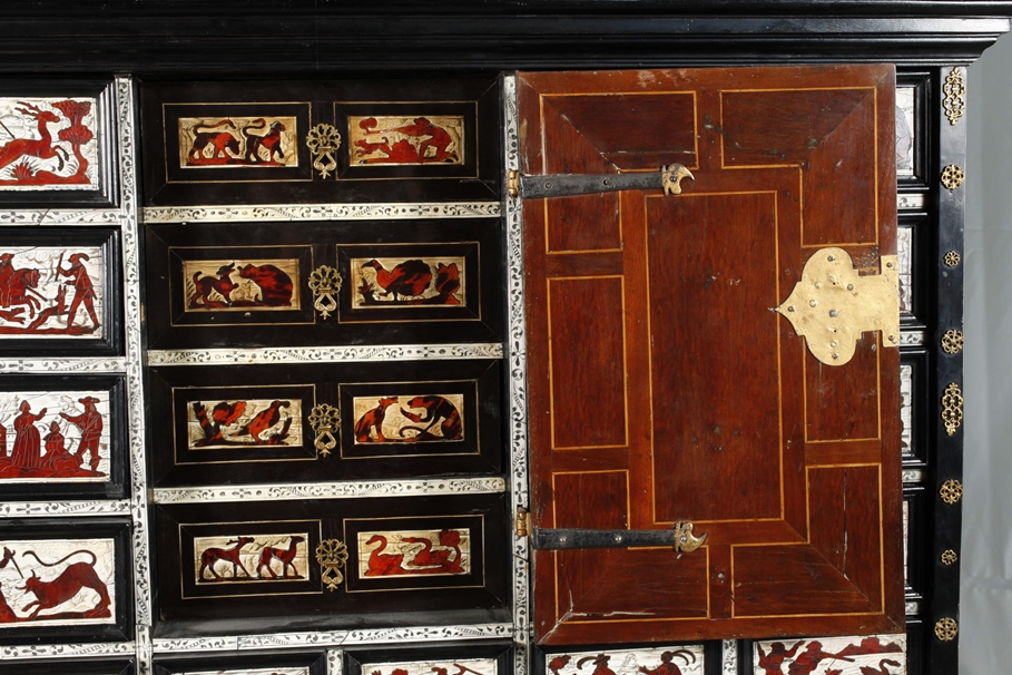 Fine cabinet in the Renaissance style - Image 9 of 18