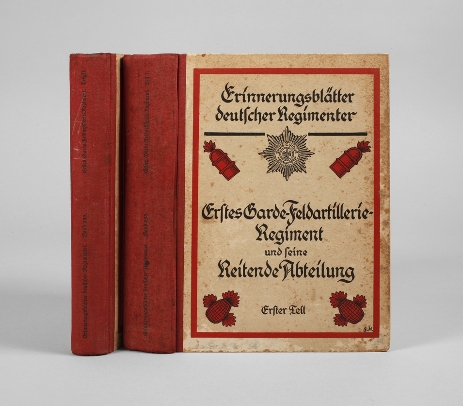 Zwei Bücher "Erinnerungen deutscher Regimenter"