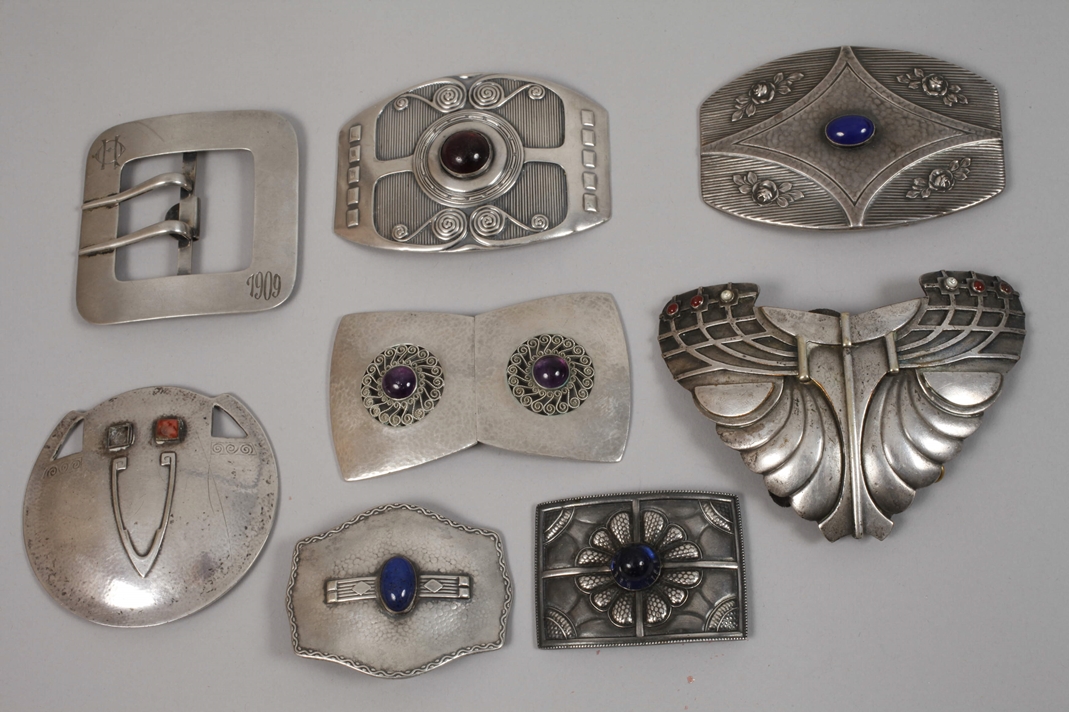 A collection of belt buckles - Image 2 of 3