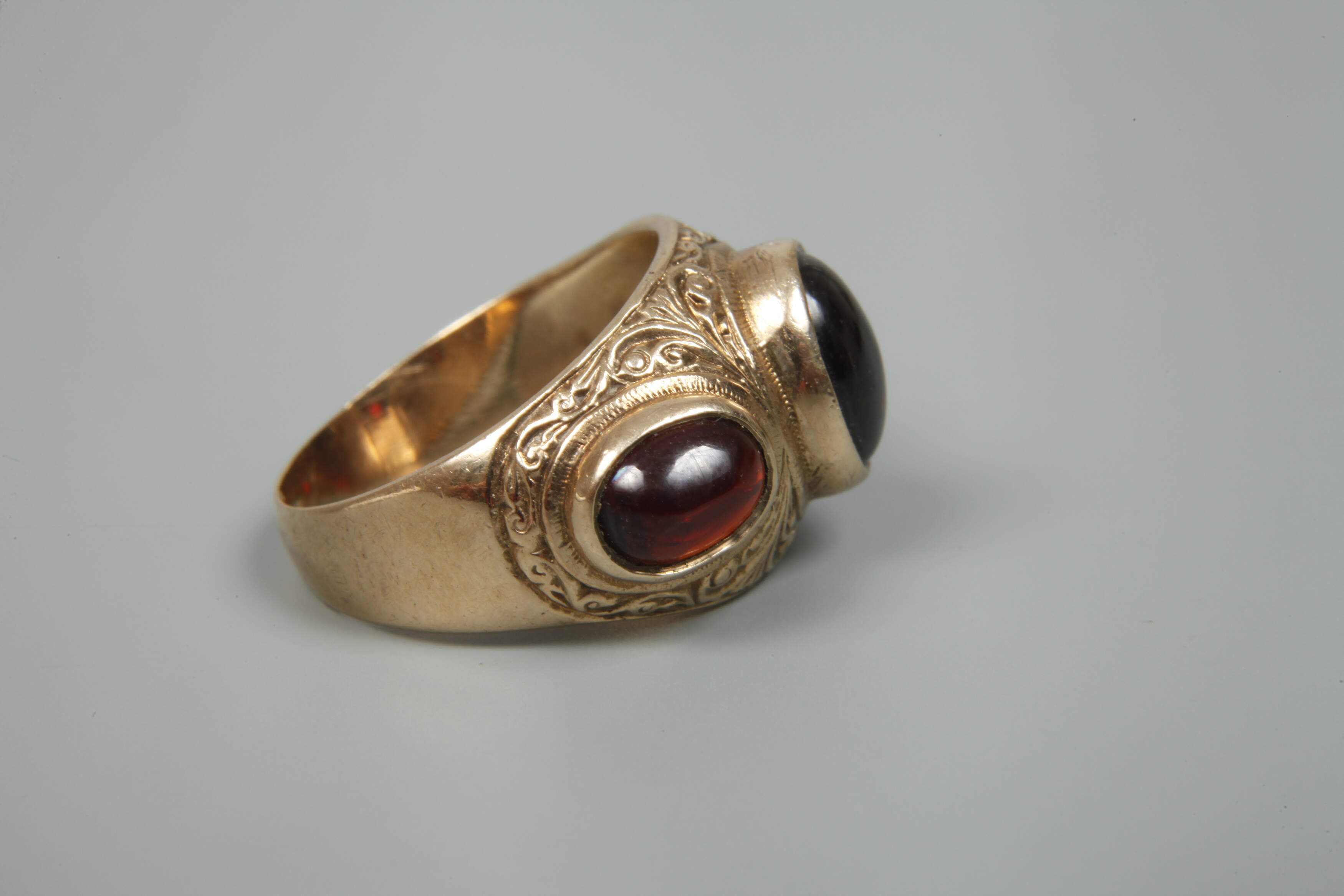 Lady's ring with garnet cabochons - Image 3 of 3