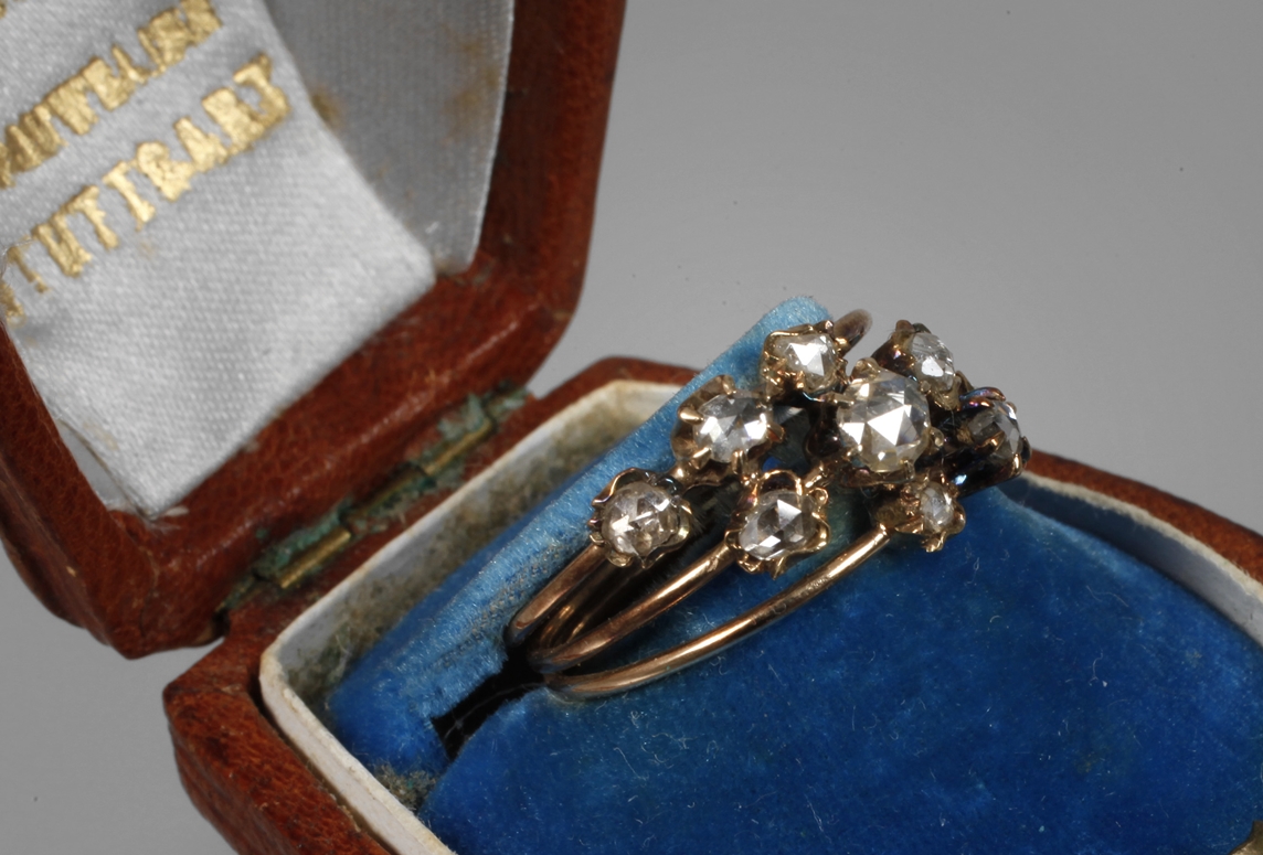 Historic ring with diamond roses