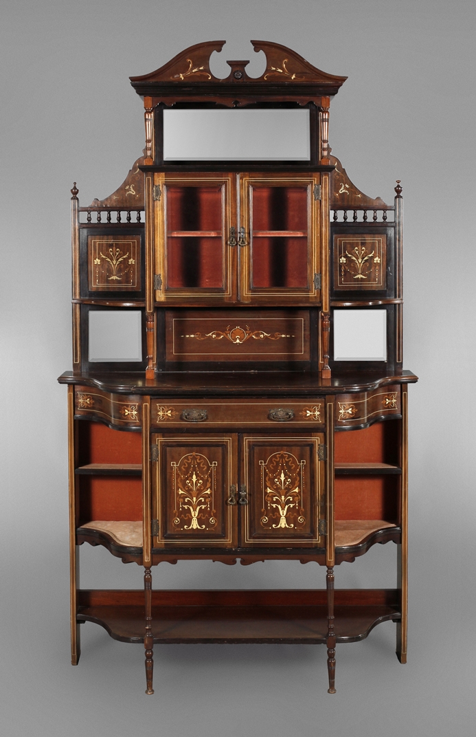 Fine drawing room cabinet