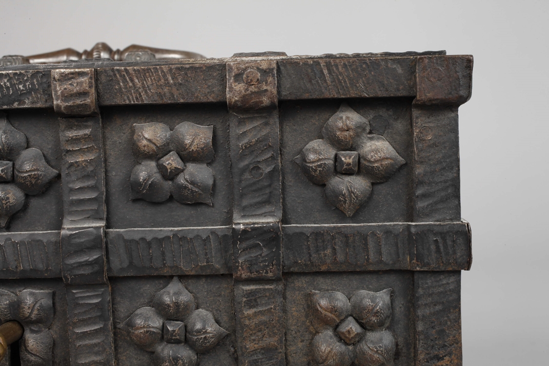 Small iron casket - Image 7 of 7