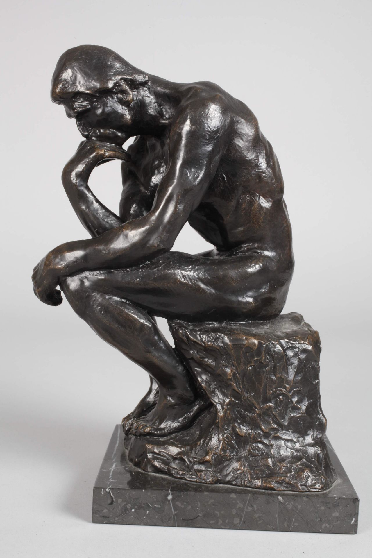 Bronzefigur "Der Denker" - Bild 2 aus 7