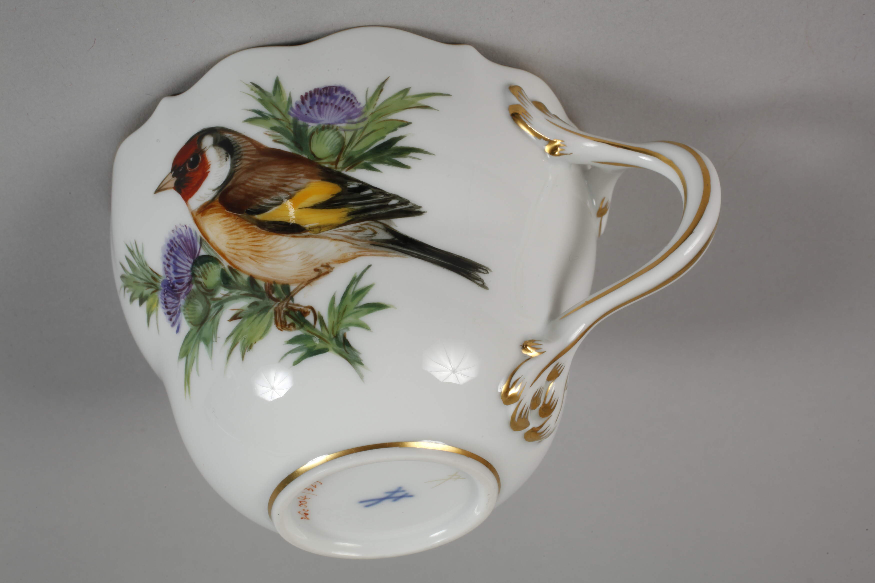 Meissen cup with bird and insect painting - Image 4 of 4