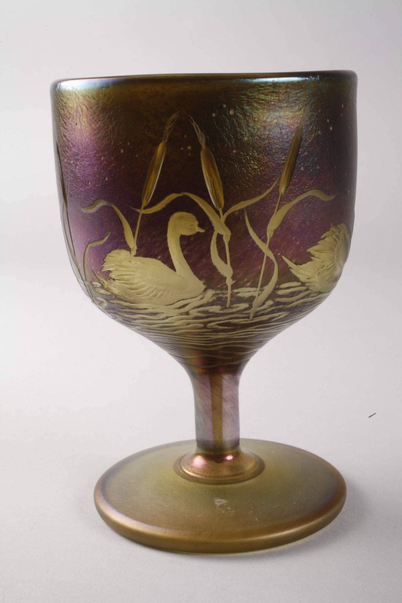 Goblet glass with swan motifsSchmid-Jacquet Goblet glass with swan motifs - Image 4 of 6