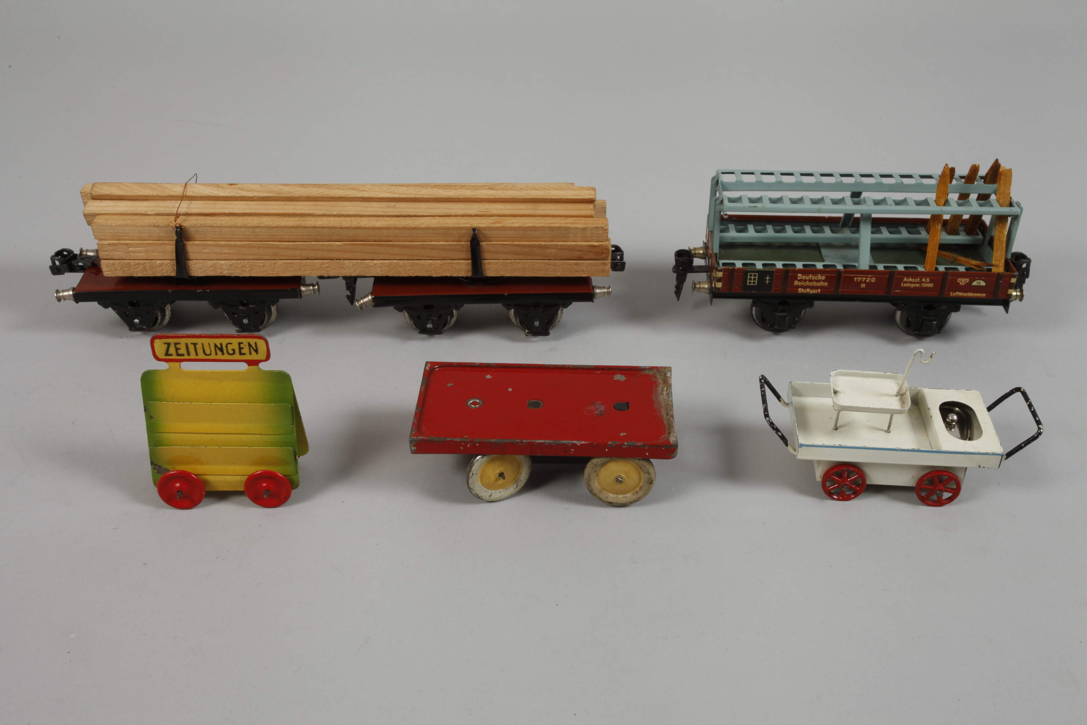 Märklin collection of freight wagons and railway accessories - Image 6 of 10