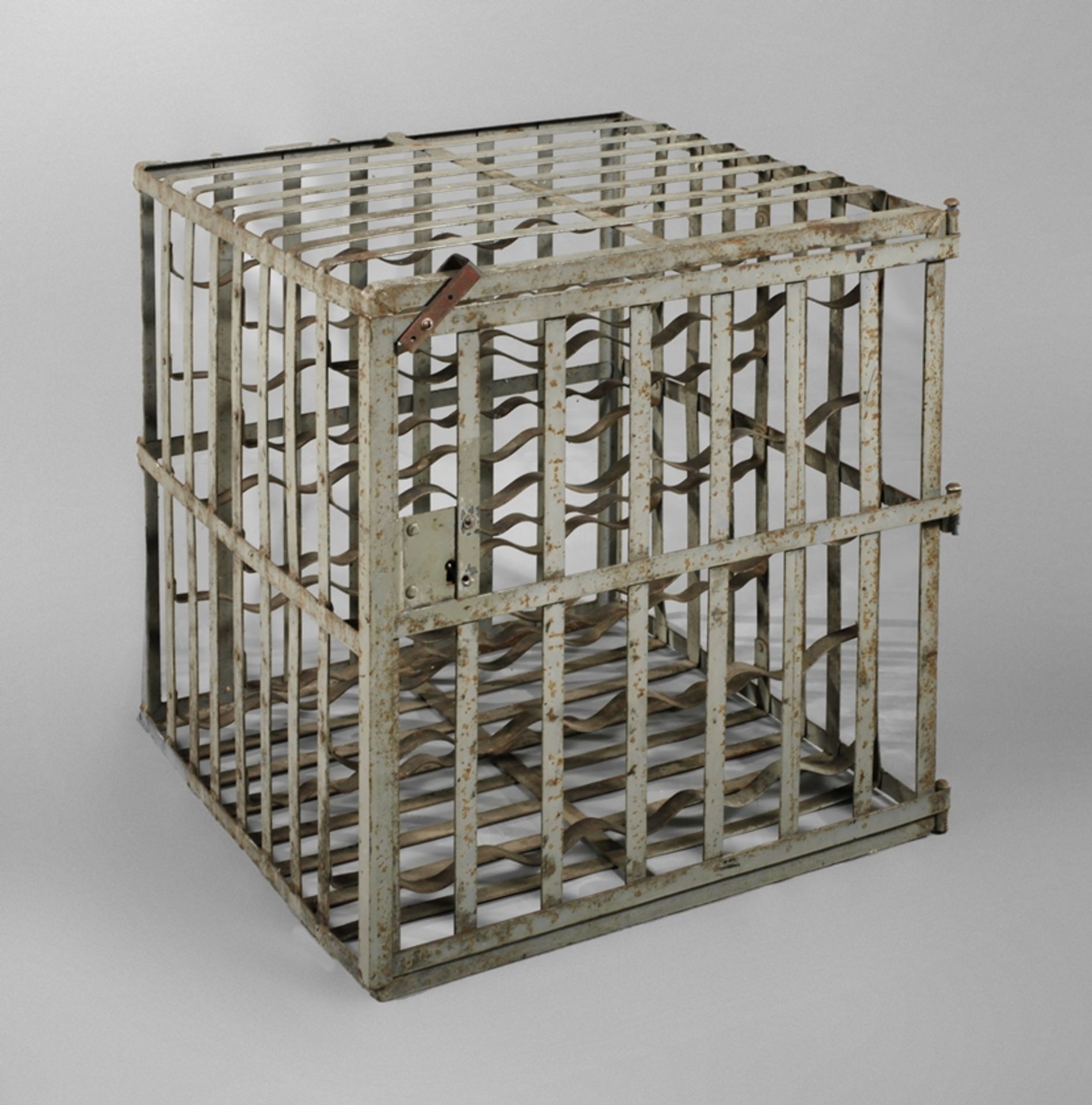 Small wine cage