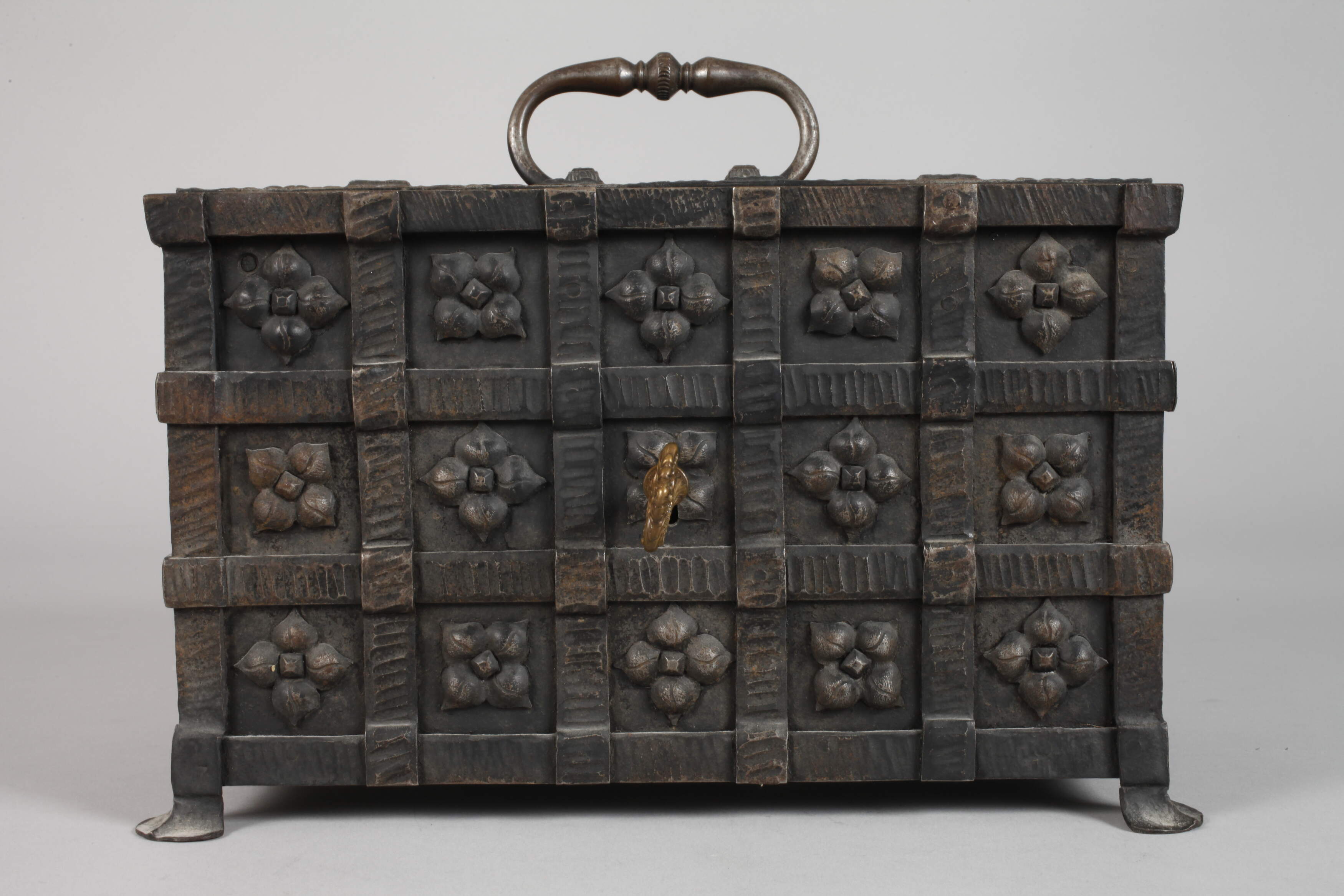 Small iron casket - Image 2 of 7