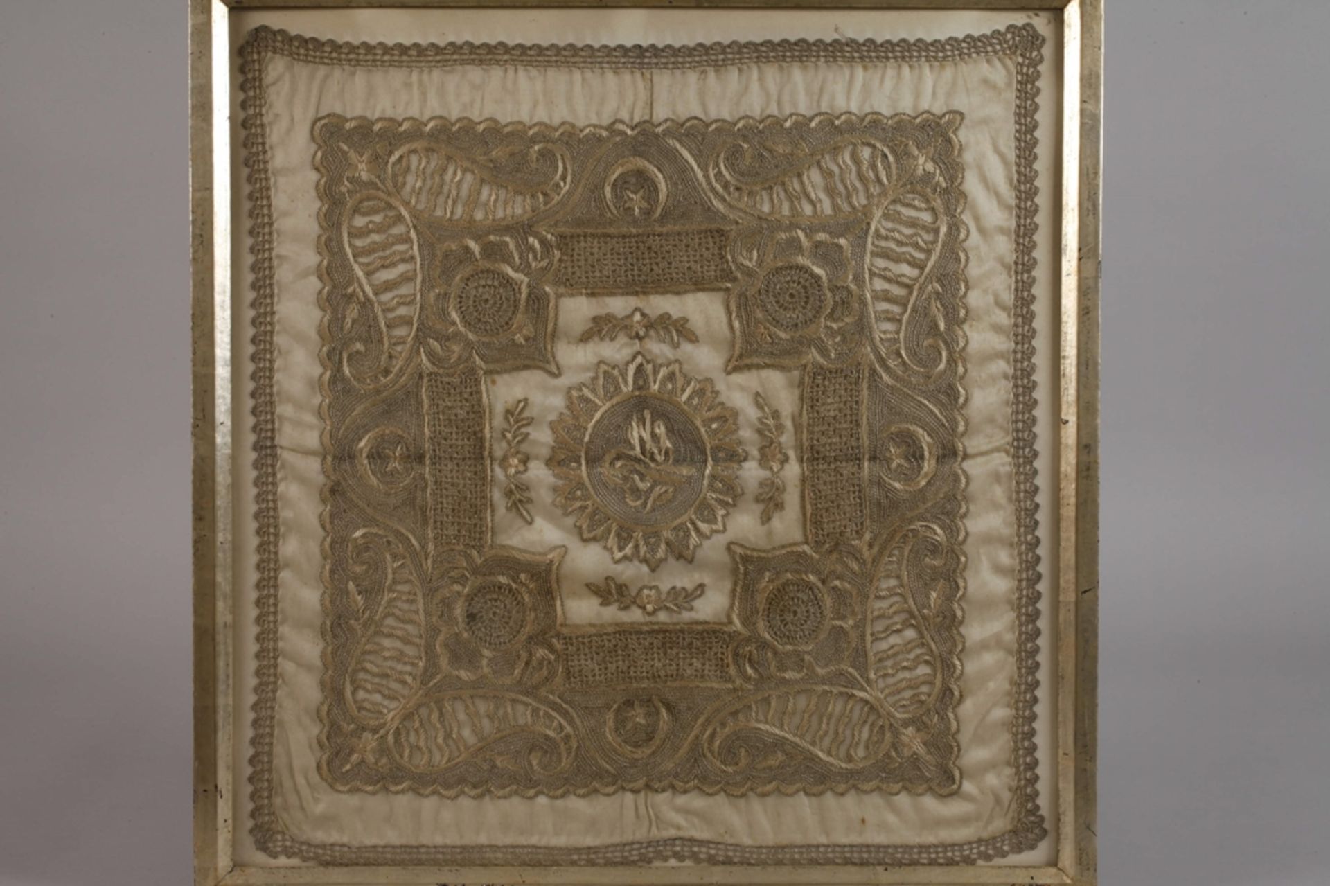 Decorative blanket with embroidery - Image 2 of 3