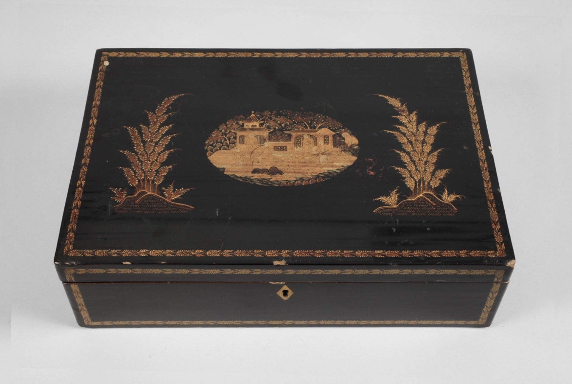 Lacquer box with chinoiserie