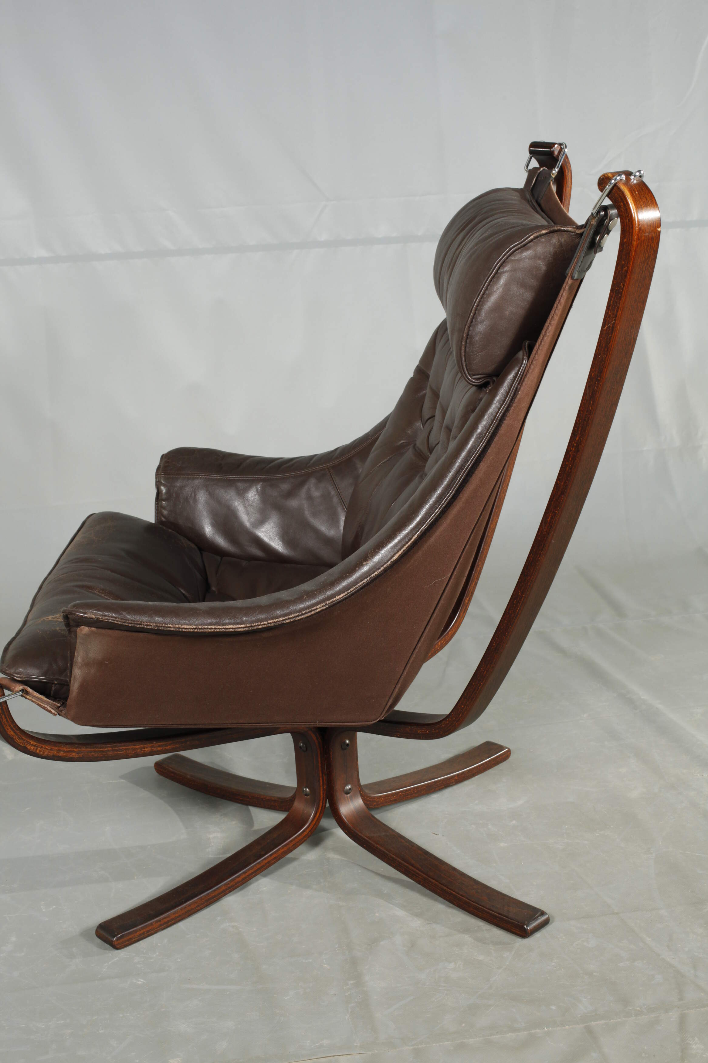 "Falcon Chair" with ottoman - Image 6 of 9