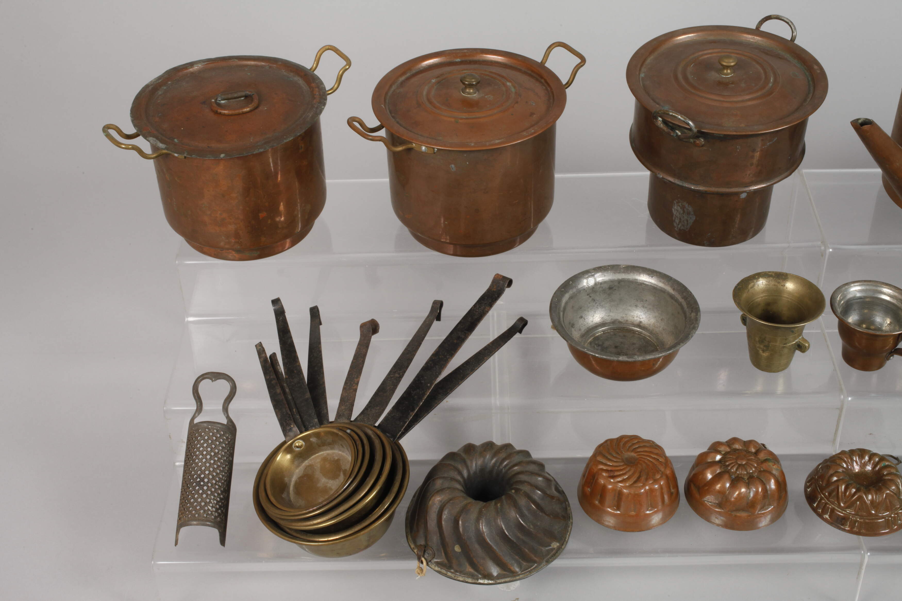 Large collection of copper crockery for the doll's kitchen - Image 2 of 3