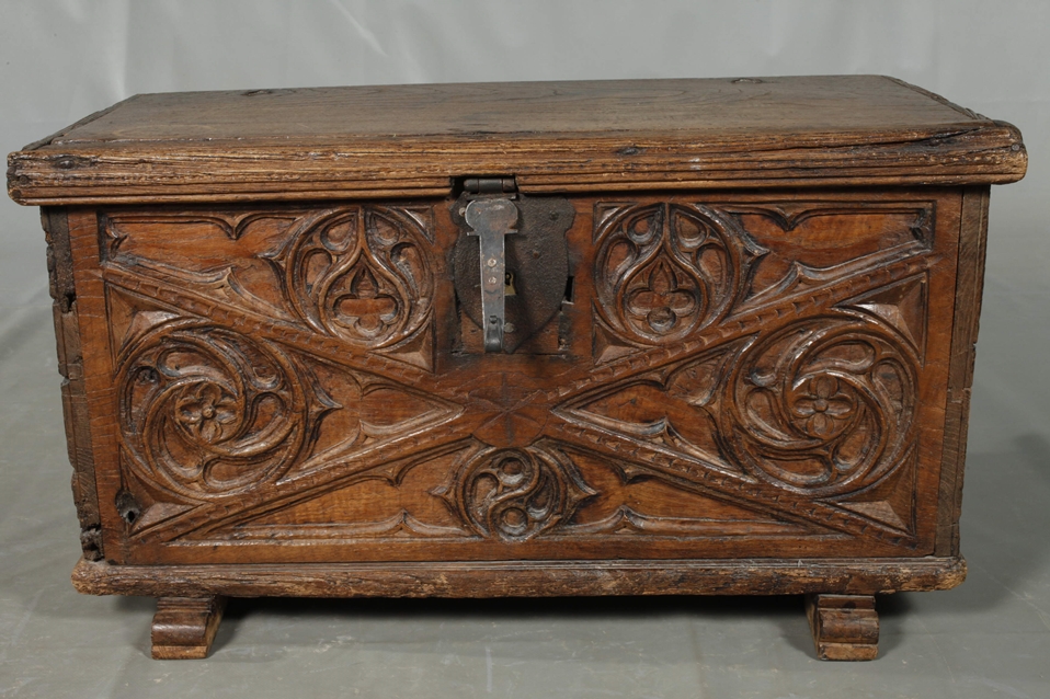 Small Gothic chest - Image 2 of 7
