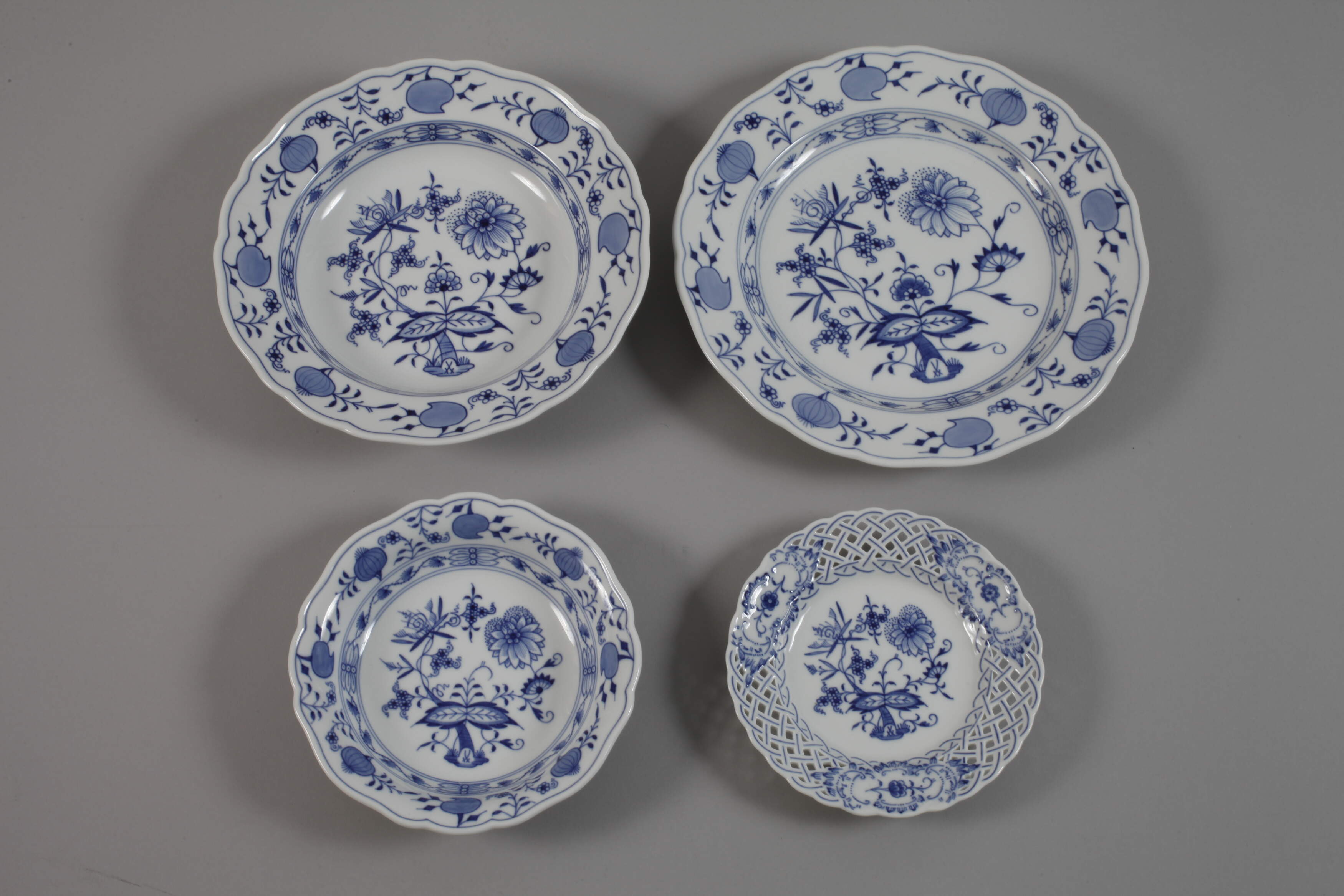 Meissen dinner service "Onion pattern" - Image 7 of 8