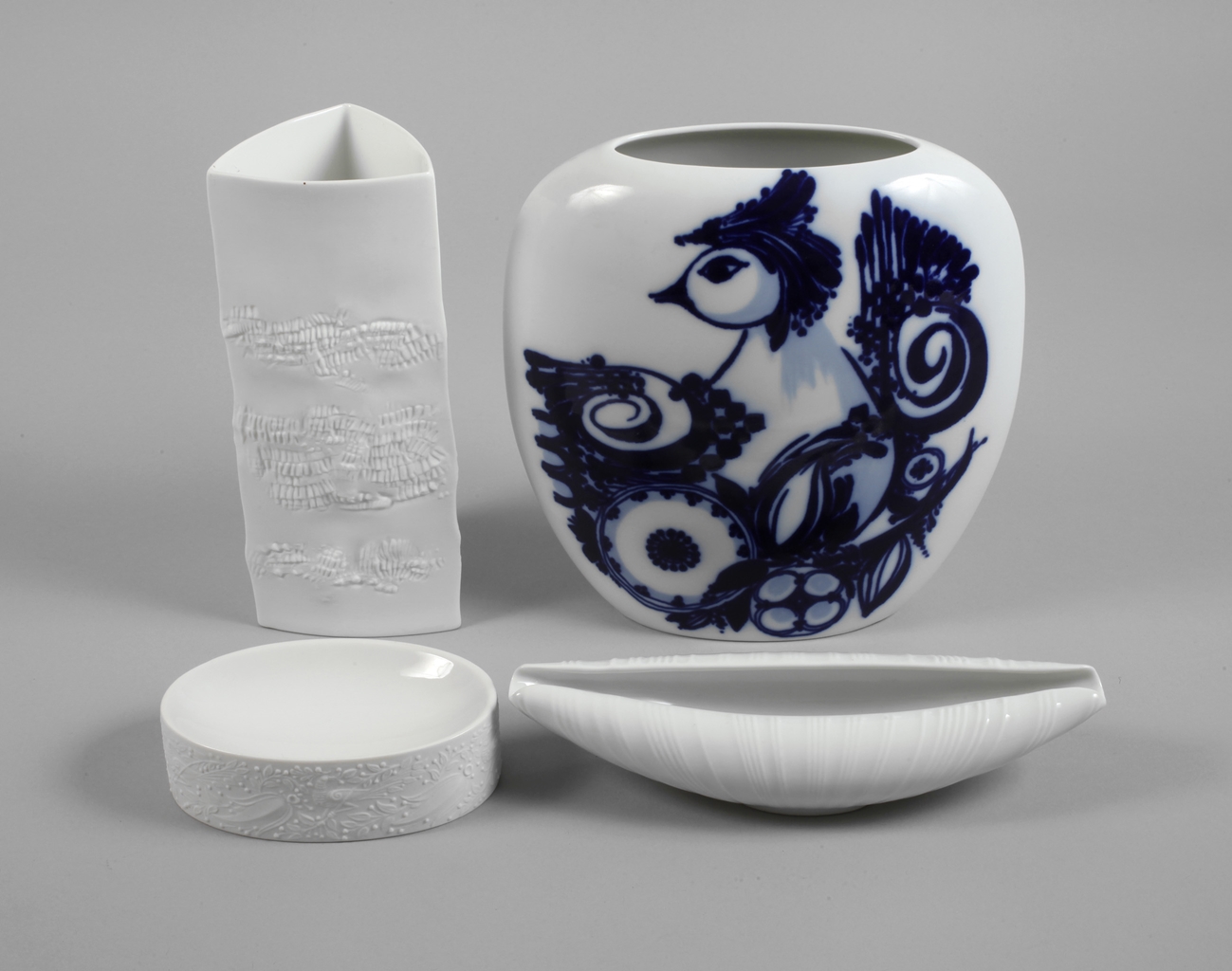 Convolute of decorative porcelain artist editions