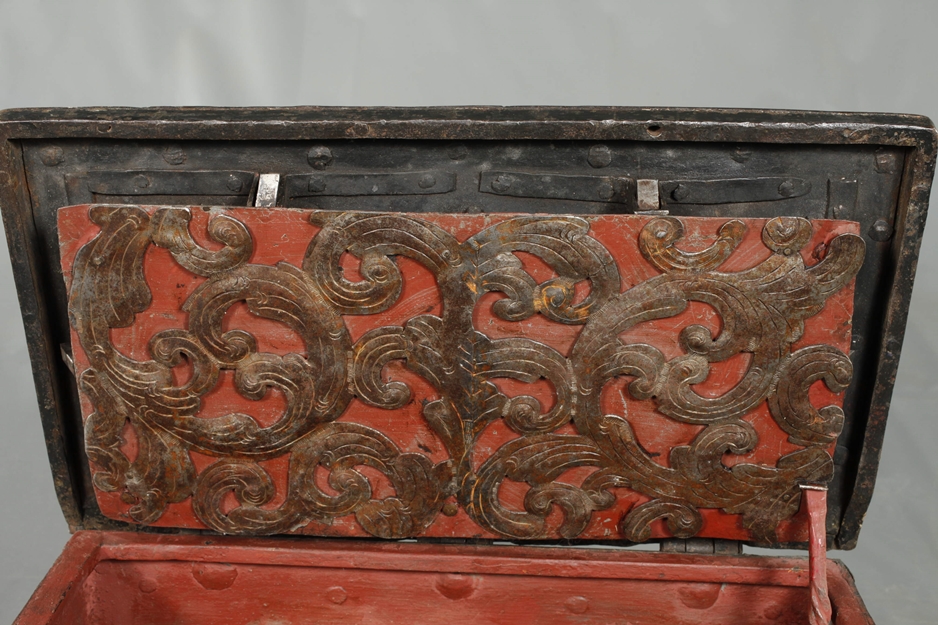 Small iron chest  - Image 3 of 4