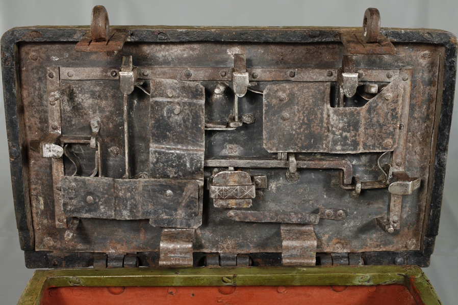 Painted iron chest - Image 7 of 9