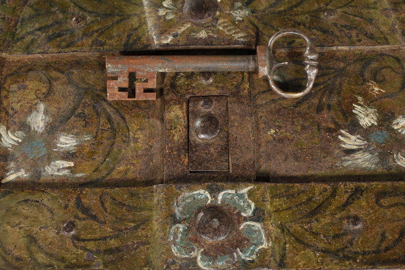 Painted iron chest - Image 5 of 9